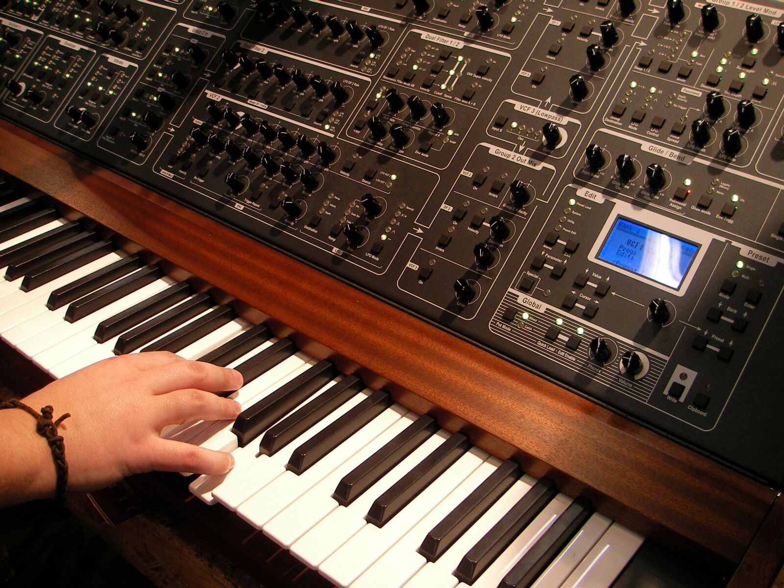 SANYO E6 sample photo. Synthesizer, music, musical instrument photography