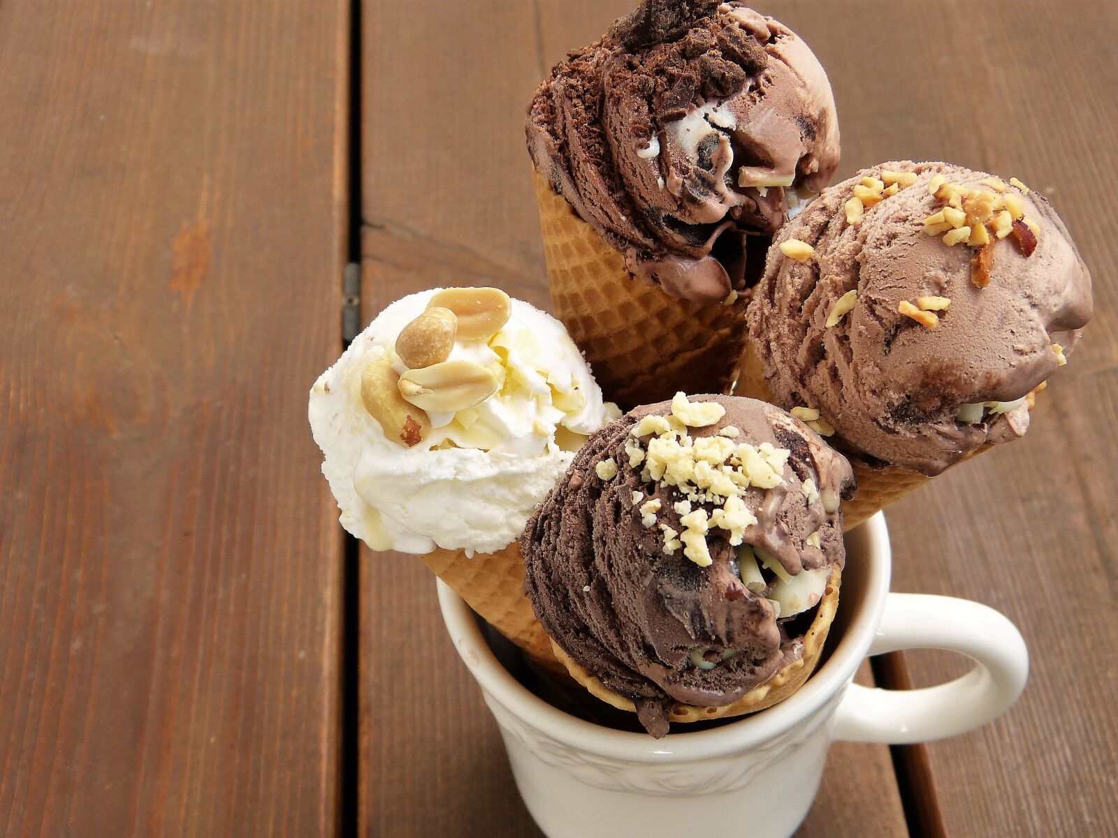 Panasonic Lumix DMC-FZ150 sample photo. Ice, ice cream, milk photography