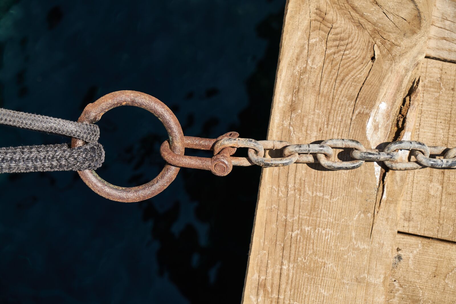 Sony a7R II sample photo. Chain, rope, wood-fibre boards photography