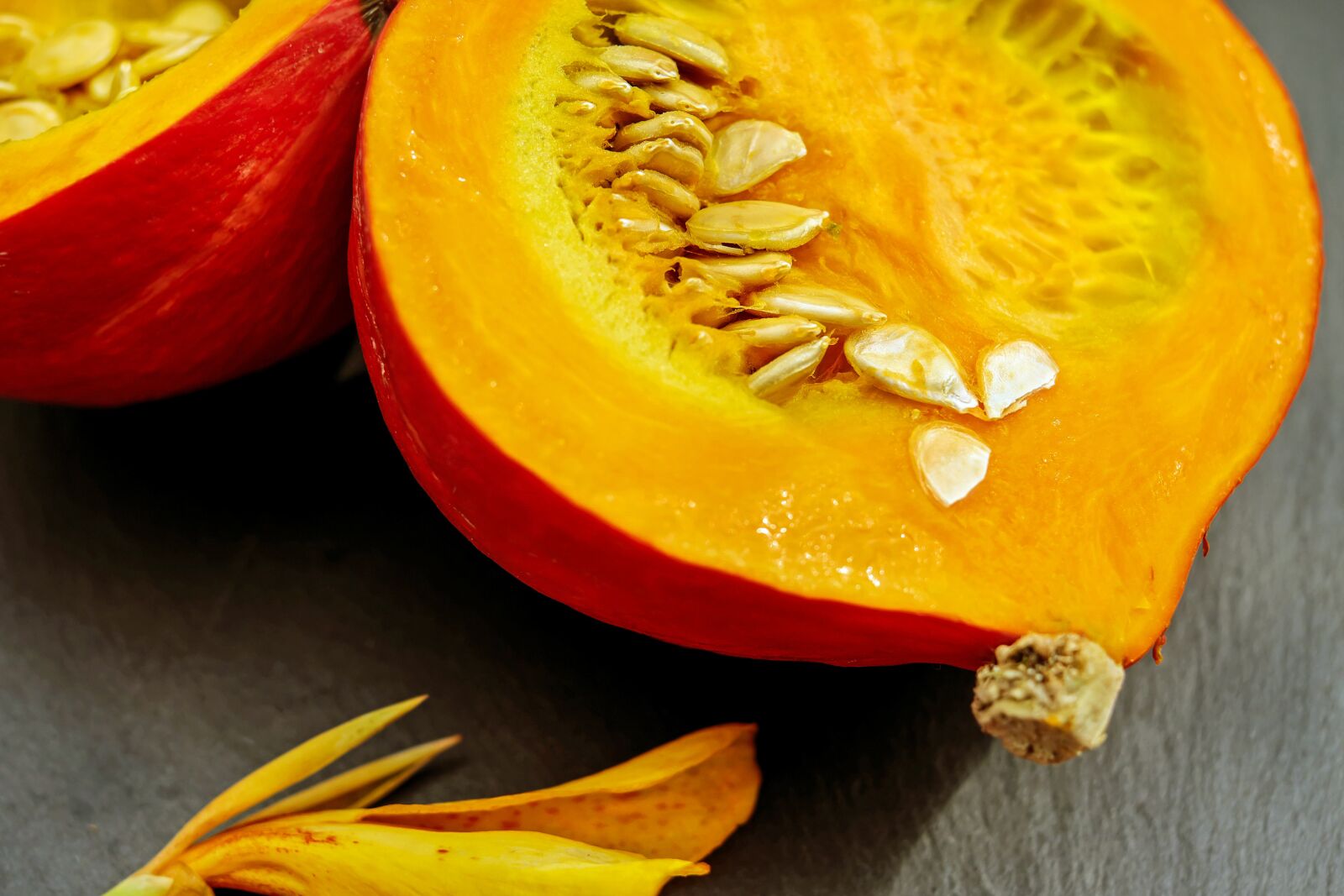 Fujifilm X-T10 + Fujifilm XF 35mm F1.4 R sample photo. Pumpkin, hokkaido, pulp photography