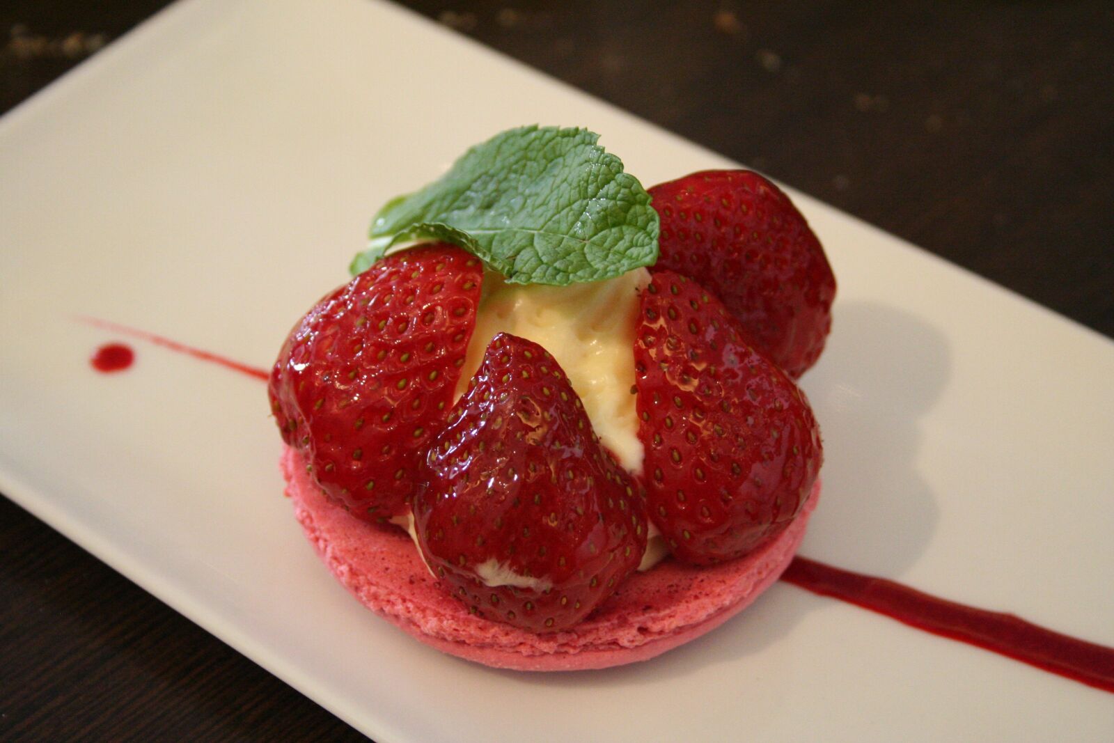 Canon EOS 350D (EOS Digital Rebel XT / EOS Kiss Digital N) sample photo. Tart, strawberry, dessert photography