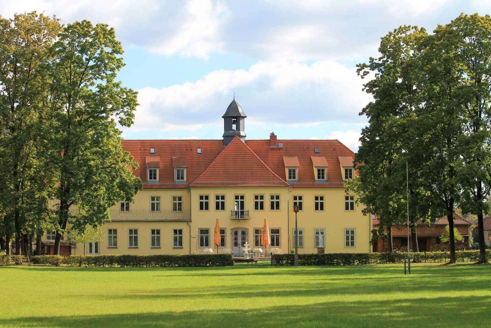 Canon EF-S 55-250mm F4-5.6 IS II sample photo. Castle, architecture, landscape photography