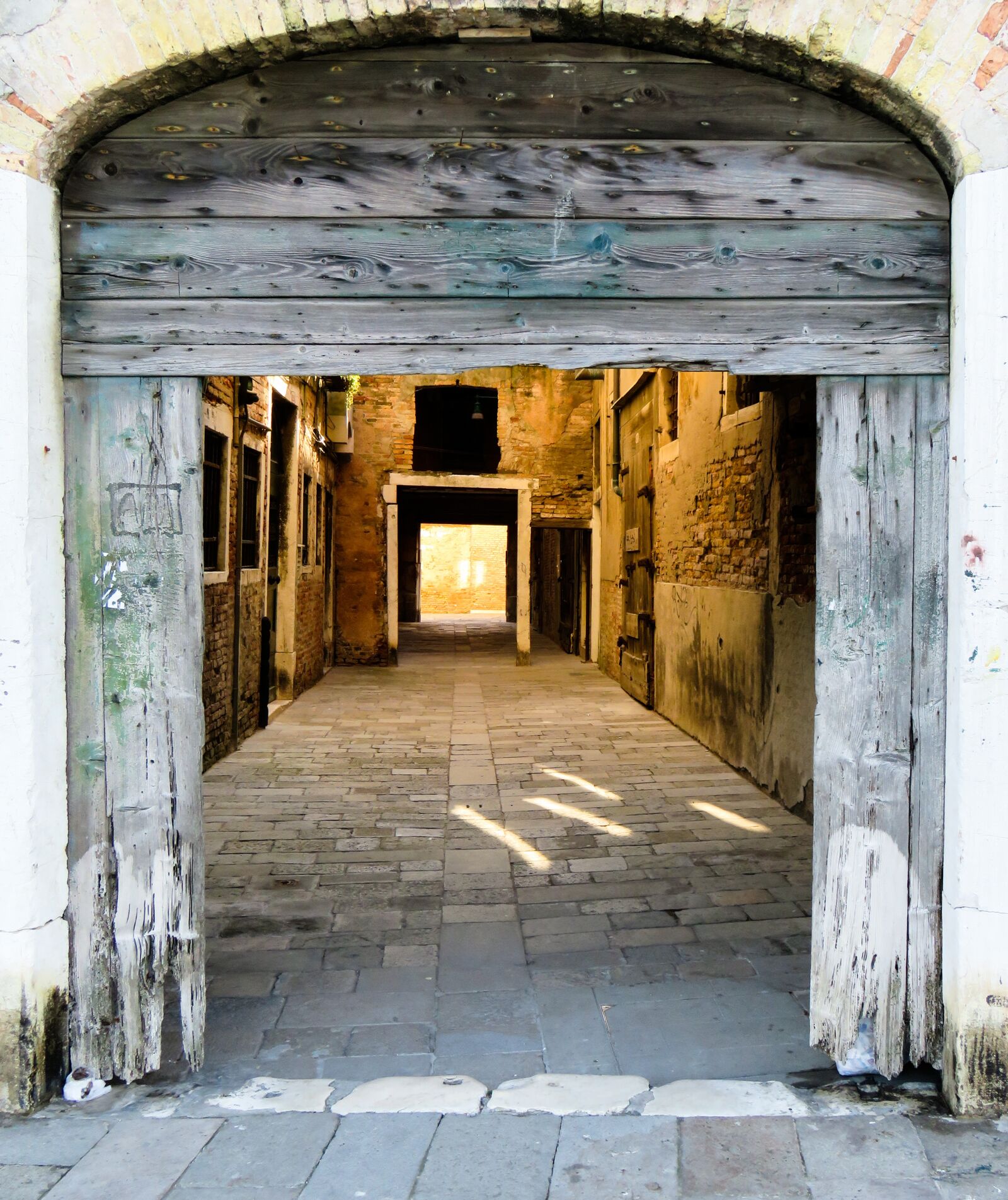 Canon PowerShot SX710 HS sample photo. Architecture, building, passage photography
