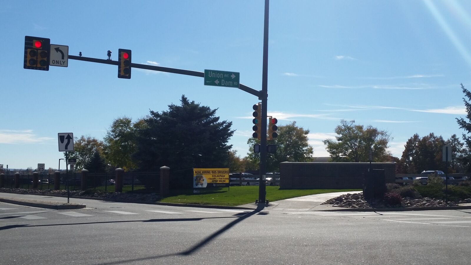 Samsung Galaxy S5 sample photo. Street corner, traffic light photography