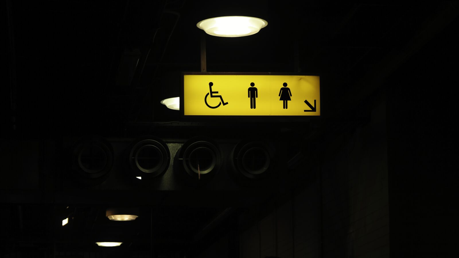 Canon PowerShot G1 X Mark II sample photo. Dark, directional sign, guide photography