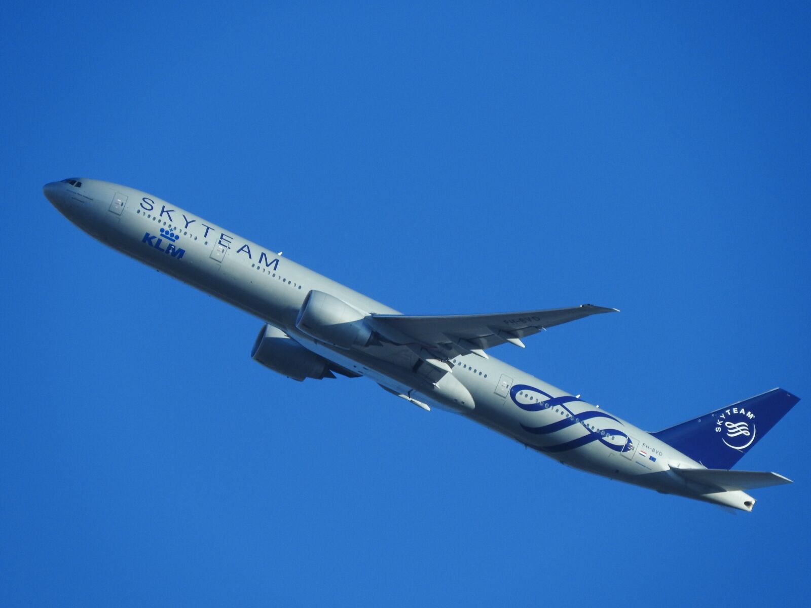 Nikon Coolpix P610 sample photo. Plane, trip, holidays photography