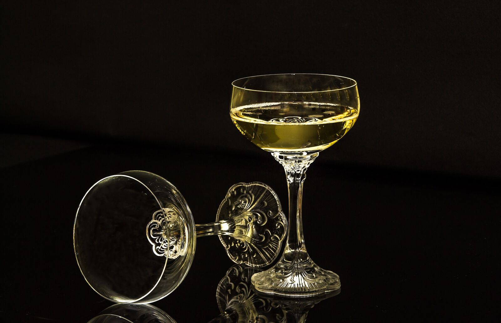 Canon EOS 650D (EOS Rebel T4i / EOS Kiss X6i) sample photo. Champagne glasses, a full photography