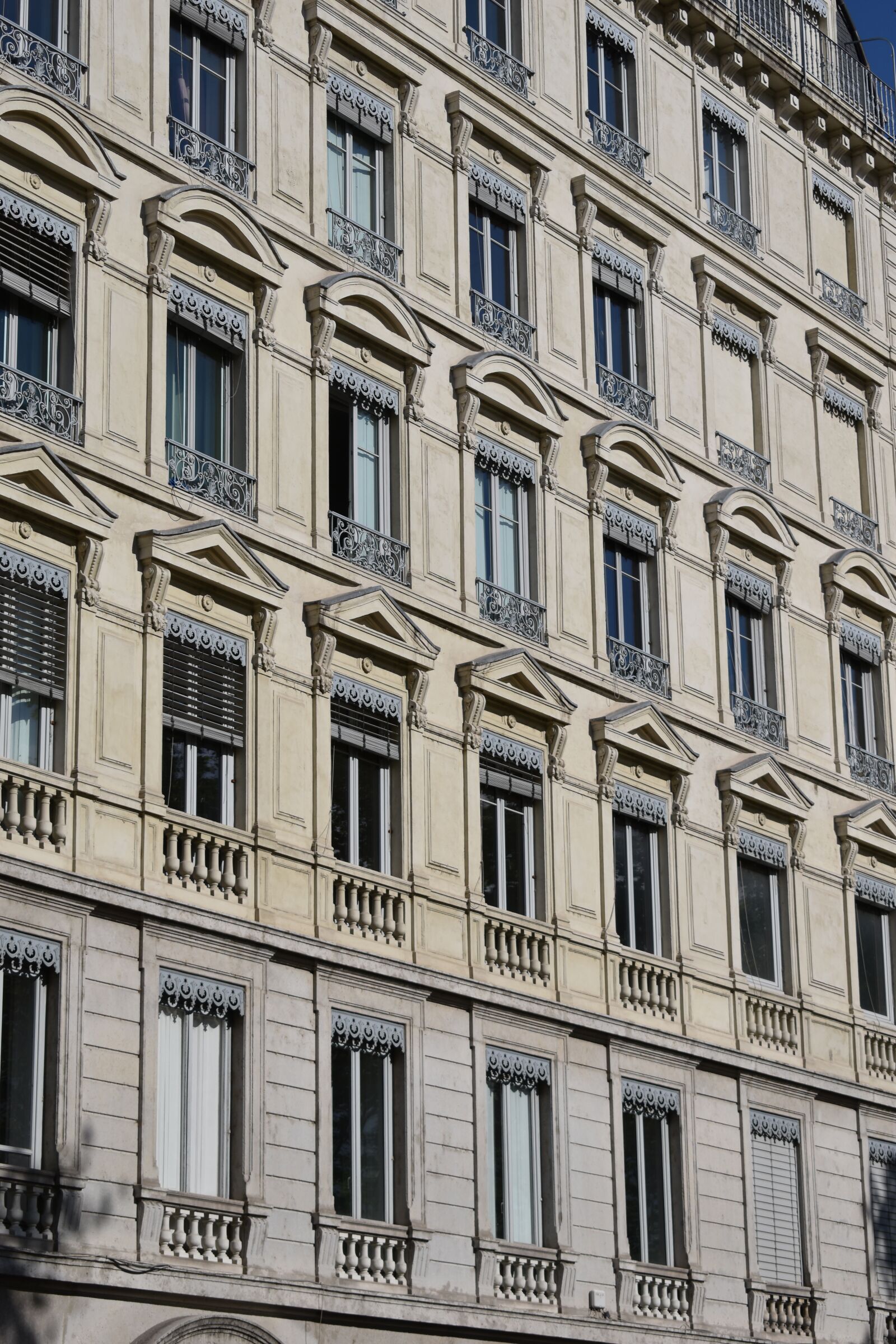 Nikon D3500 sample photo. Lyon, facade, architecture photography