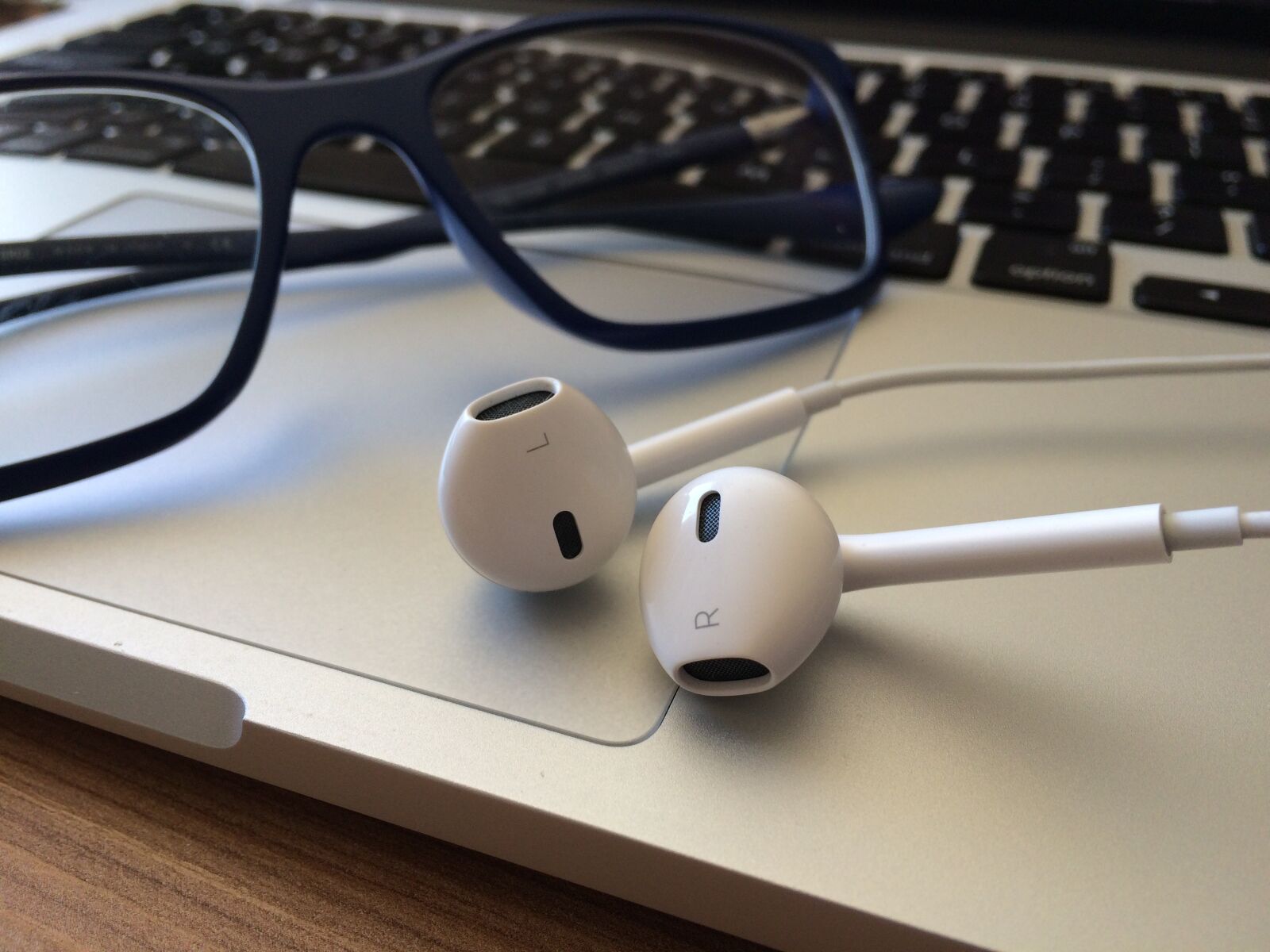 iPhone 5s back camera 4.15mm f/2.2 sample photo. Podcasts, podcast, headphone photography
