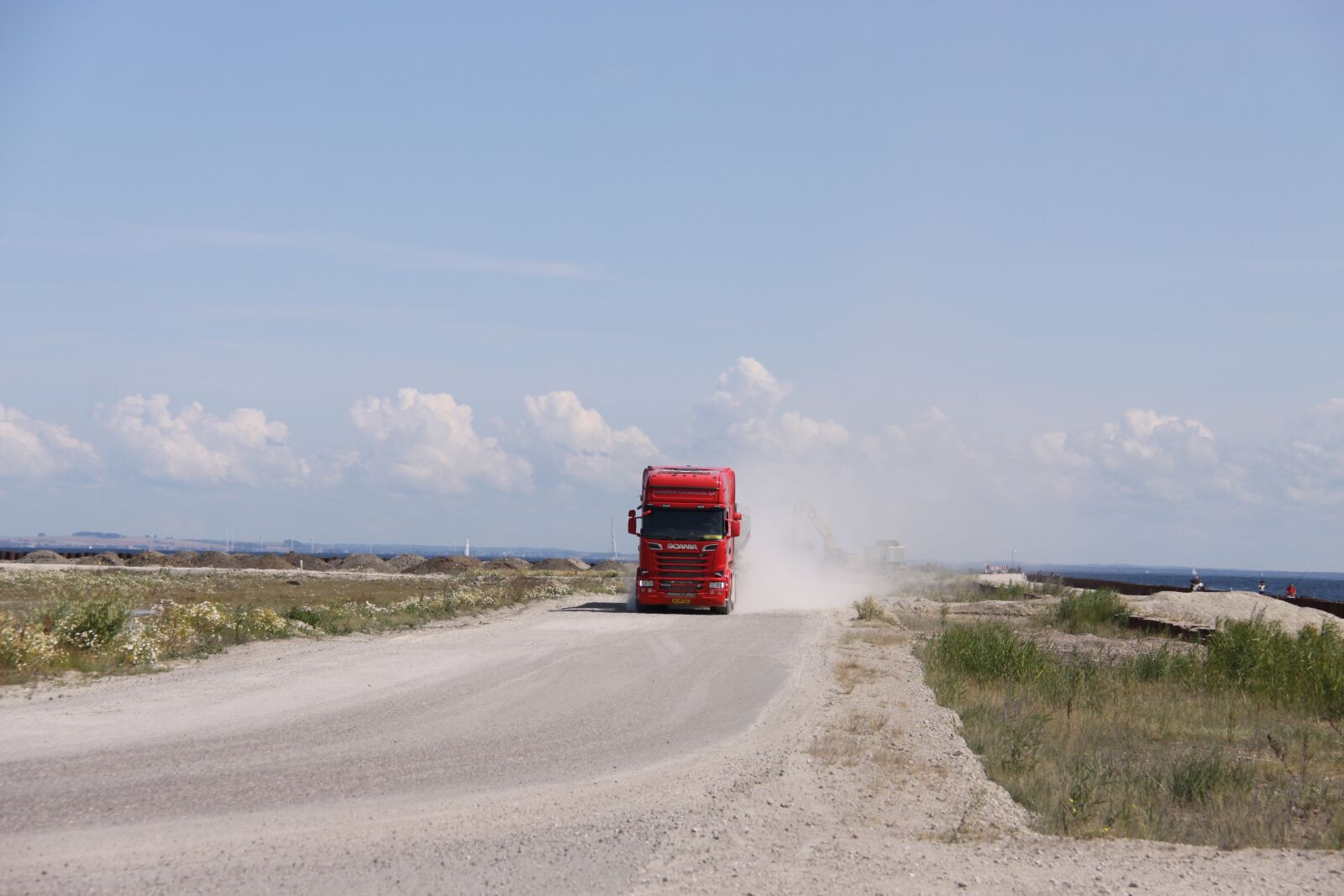 Canon EOS 50D sample photo. Transport, truck, dust cloud photography