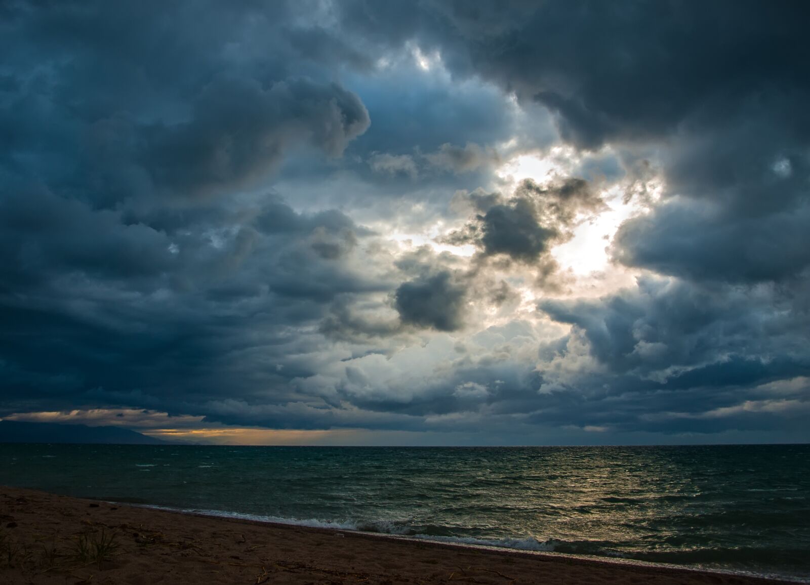 Olympus E-510 (EVOLT E-510) sample photo. Clouds, lake, sky photography