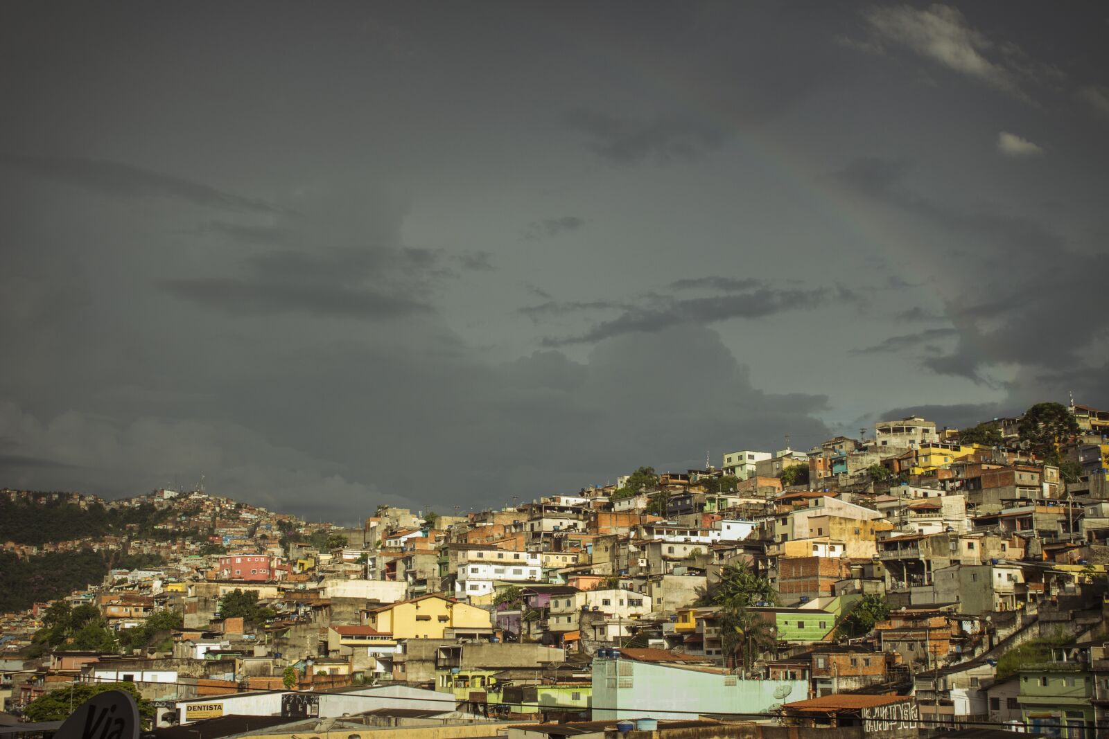 Canon EOS 700D (EOS Rebel T5i / EOS Kiss X7i) sample photo. Favela, city, rainbow photography