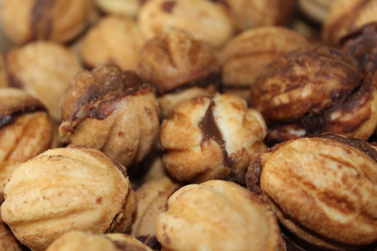 Canon EOS 1100D (EOS Rebel T3 / EOS Kiss X50) sample photo. Sweets, nuts, eating photography