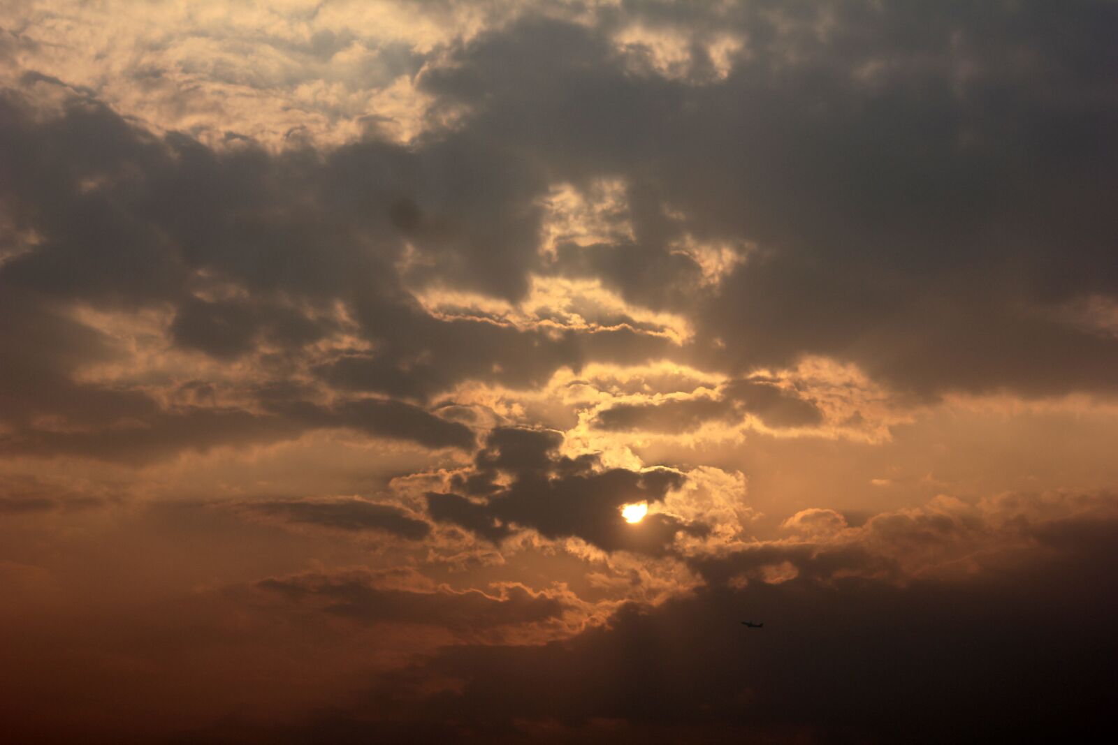 Canon EOS 550D (EOS Rebel T2i / EOS Kiss X4) sample photo. Sunset, serene, clouds photography