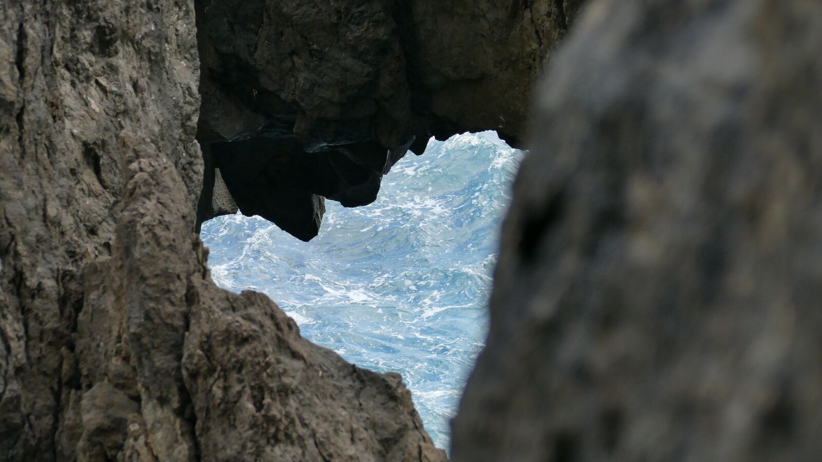 Panasonic Lumix DMC-FZ1000 sample photo. Madeira, ocean, sea photography
