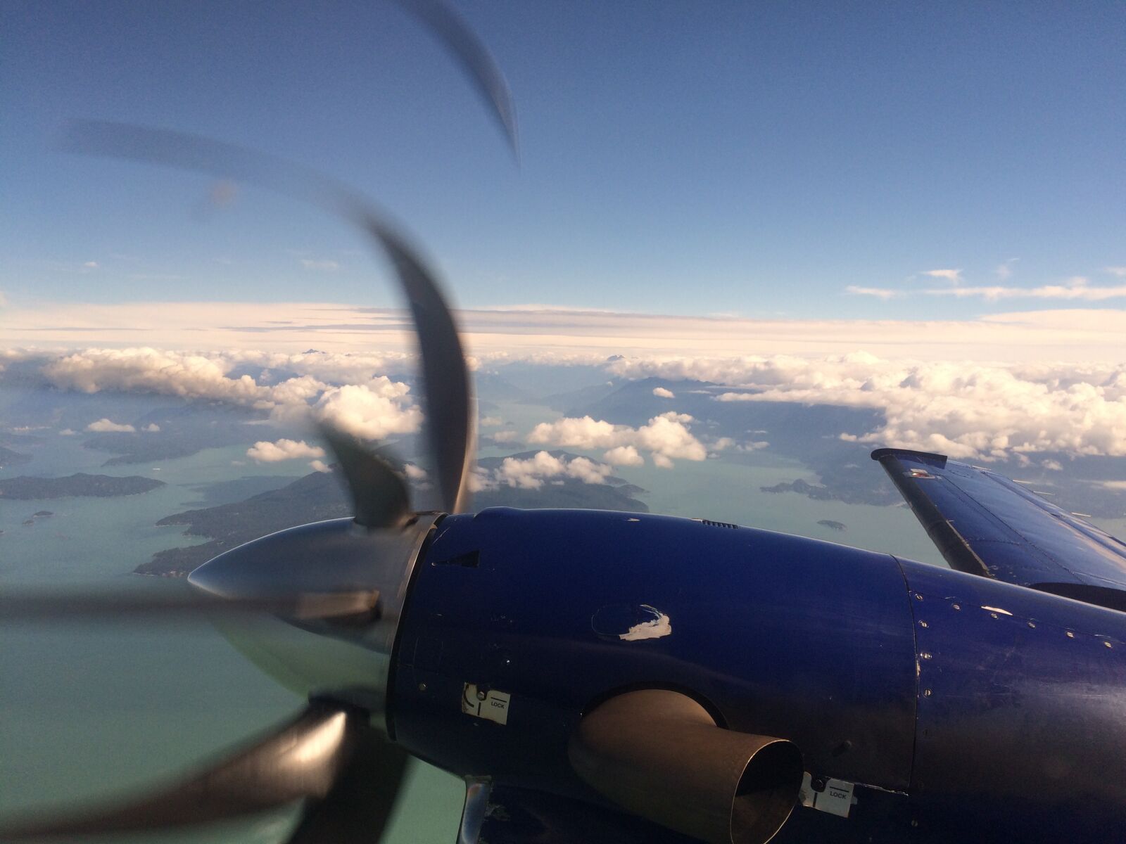 iPhone 5s back camera 4.15mm f/2.2 sample photo. Airplane, aircraft, plane photography