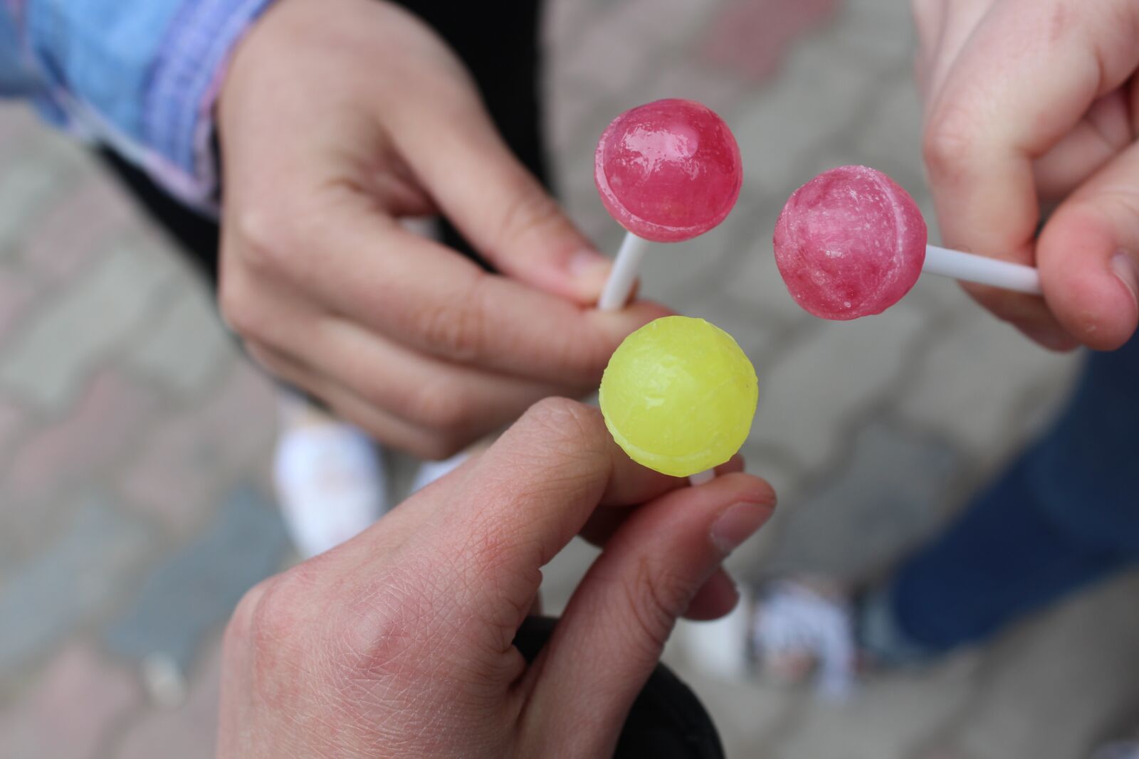 Canon EOS 1200D (EOS Rebel T5 / EOS Kiss X70 / EOS Hi) sample photo. Lollipop, candy, sweet photography