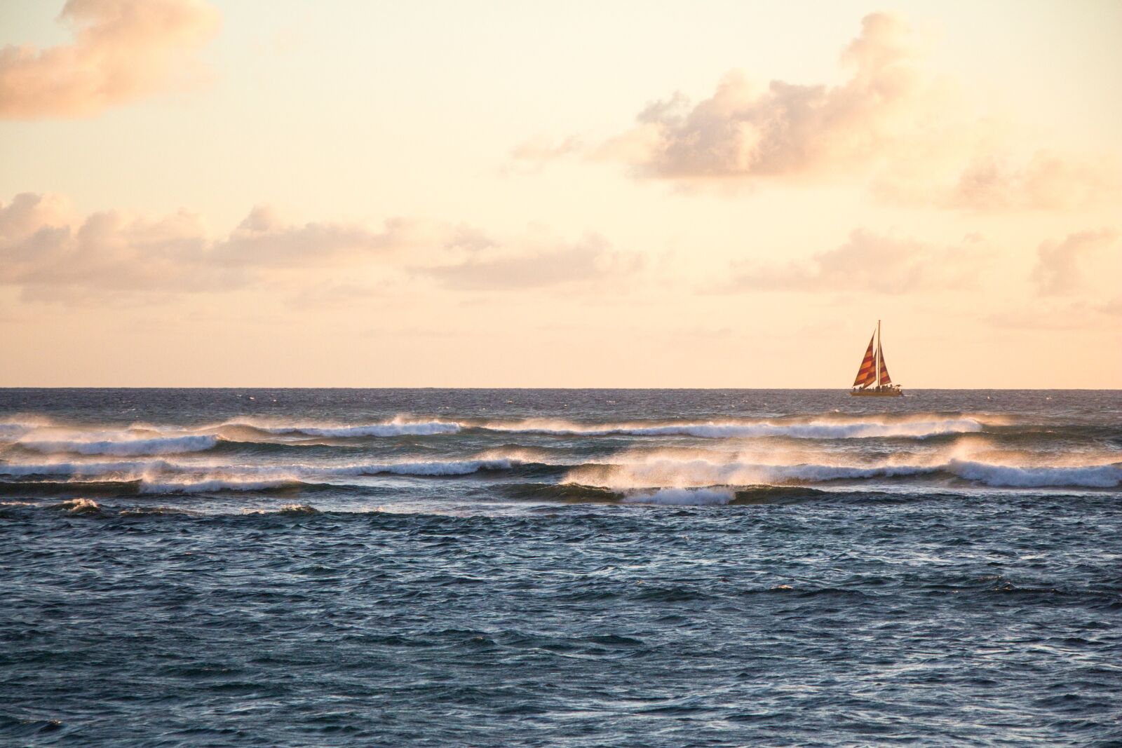 Canon EOS 650D (EOS Rebel T4i / EOS Kiss X6i) sample photo. Hawaii, sailboat, sailing photography