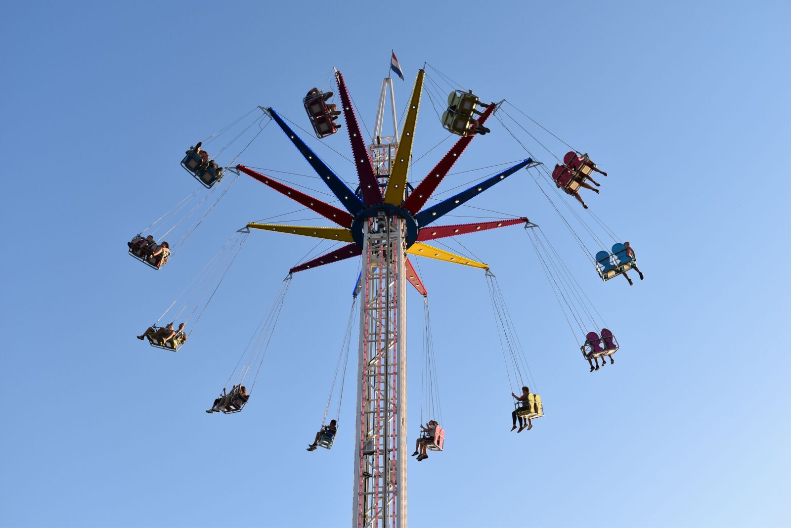Nikon D3500 sample photo. Women, fun, carousel photography