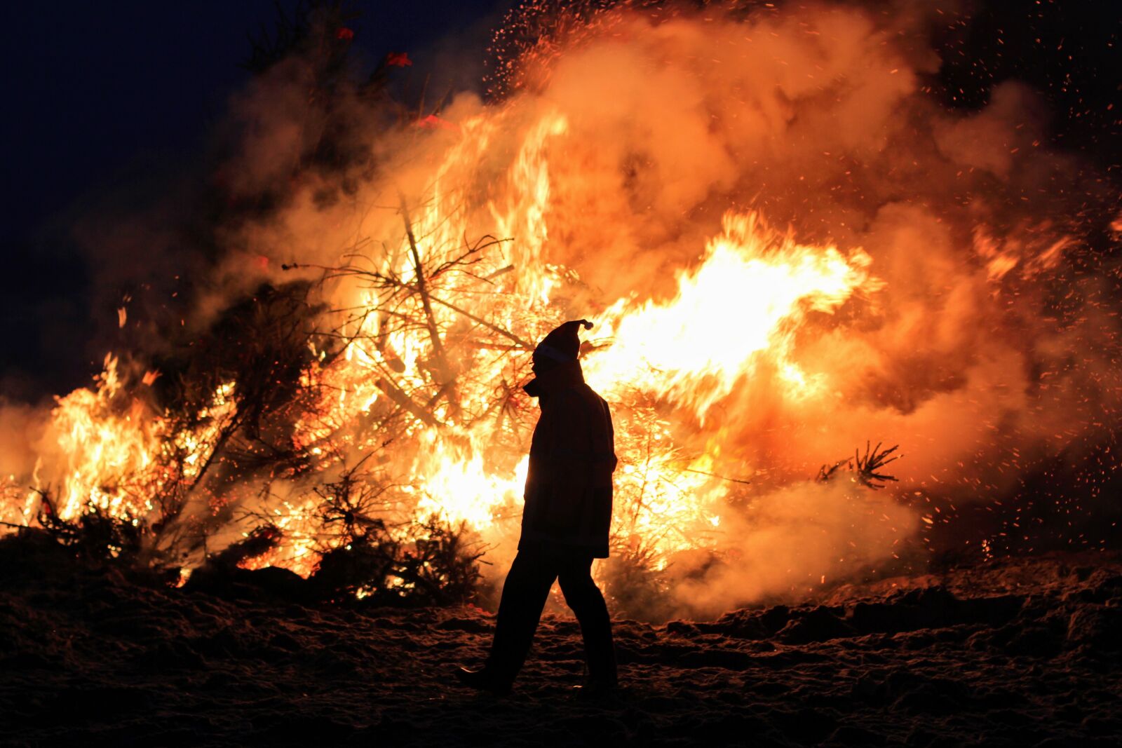 Canon EOS 60D + Canon EF 50mm F1.4 USM sample photo. Fire, brand, burn photography
