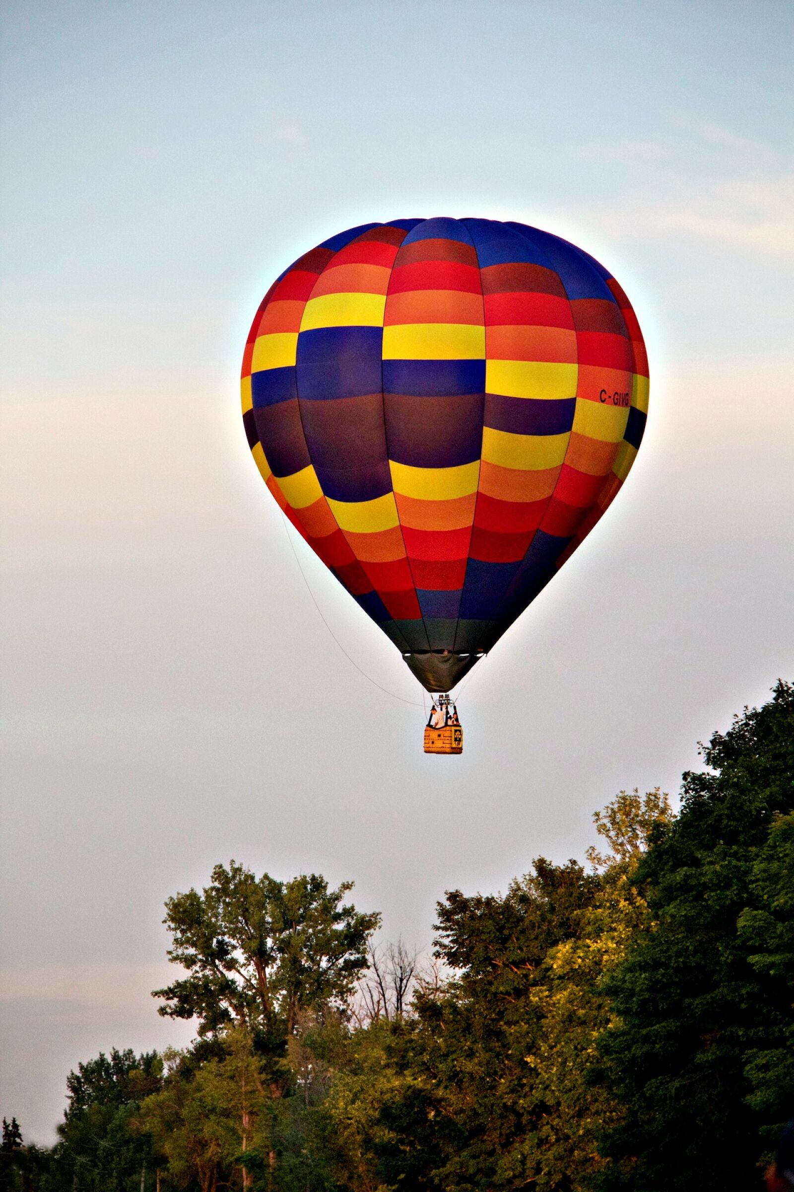 Canon EF-S 18-200mm F3.5-5.6 IS sample photo. Hot-air ballooning, ball, flight photography