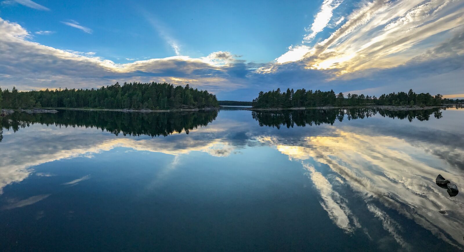 iPhone 7 back camera 3.99mm f/1.8 sample photo. Lake, sweden, water photography
