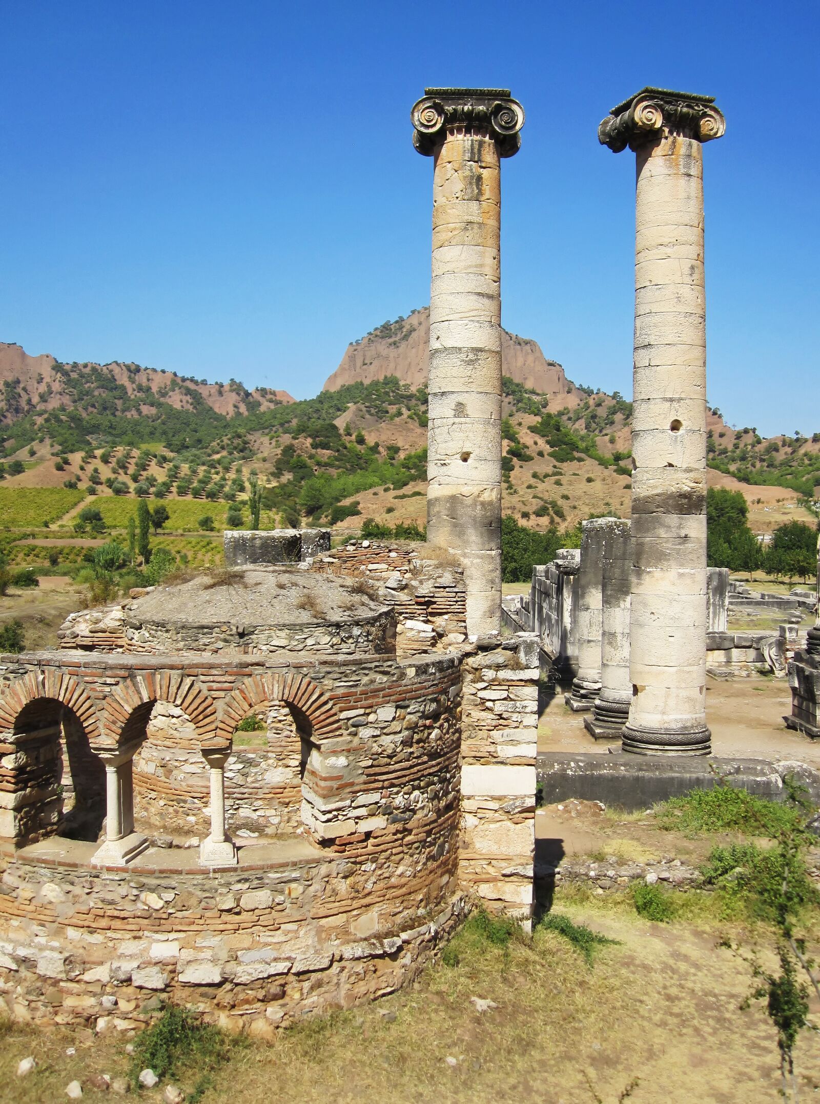 Canon PowerShot SD780 IS (Digital IXUS 100 IS / IXY Digital 210 IS) sample photo. Sardis ruins, temple of photography
