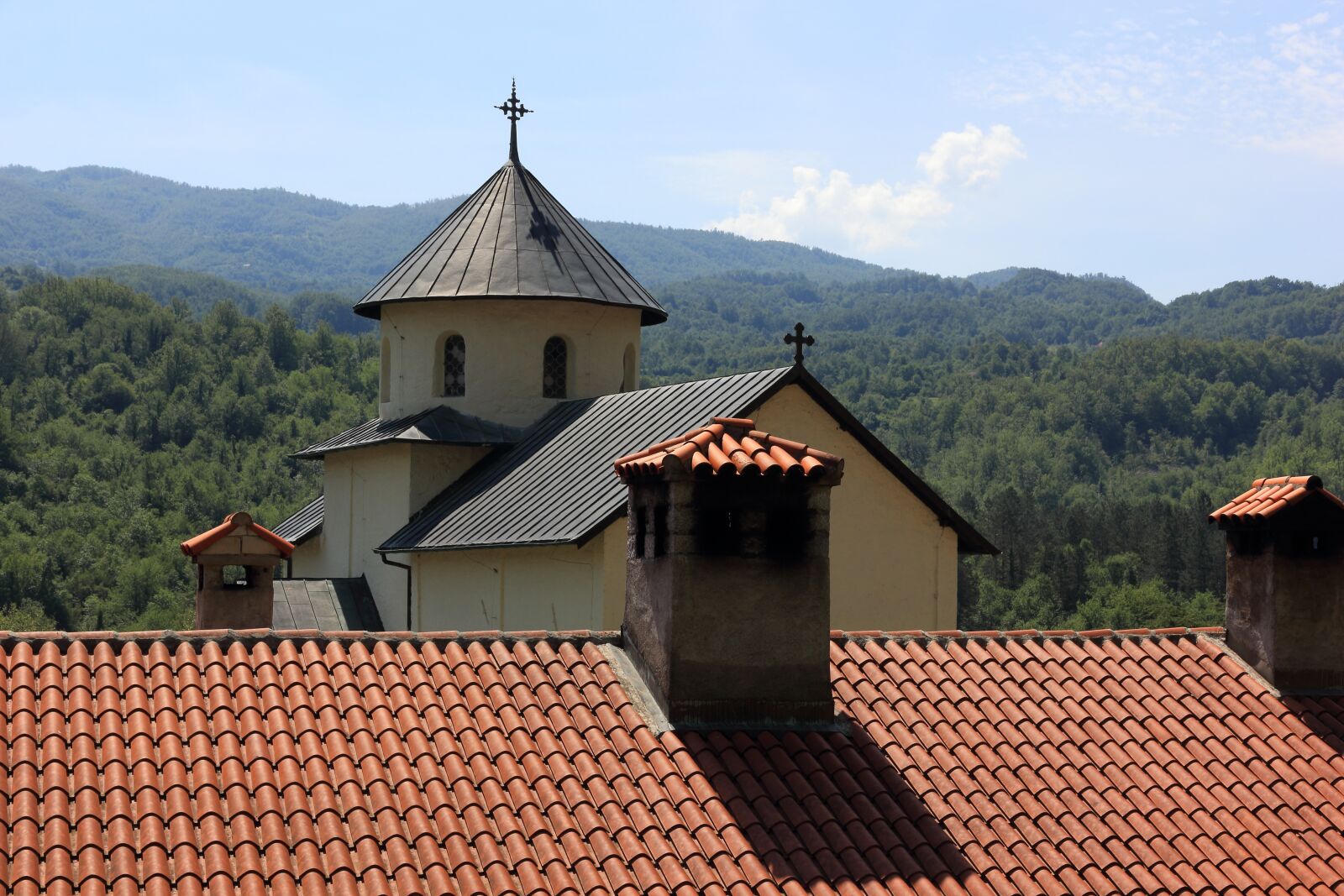 Canon EOS 550D (EOS Rebel T2i / EOS Kiss X4) sample photo. Croatia, monastery, roof photography