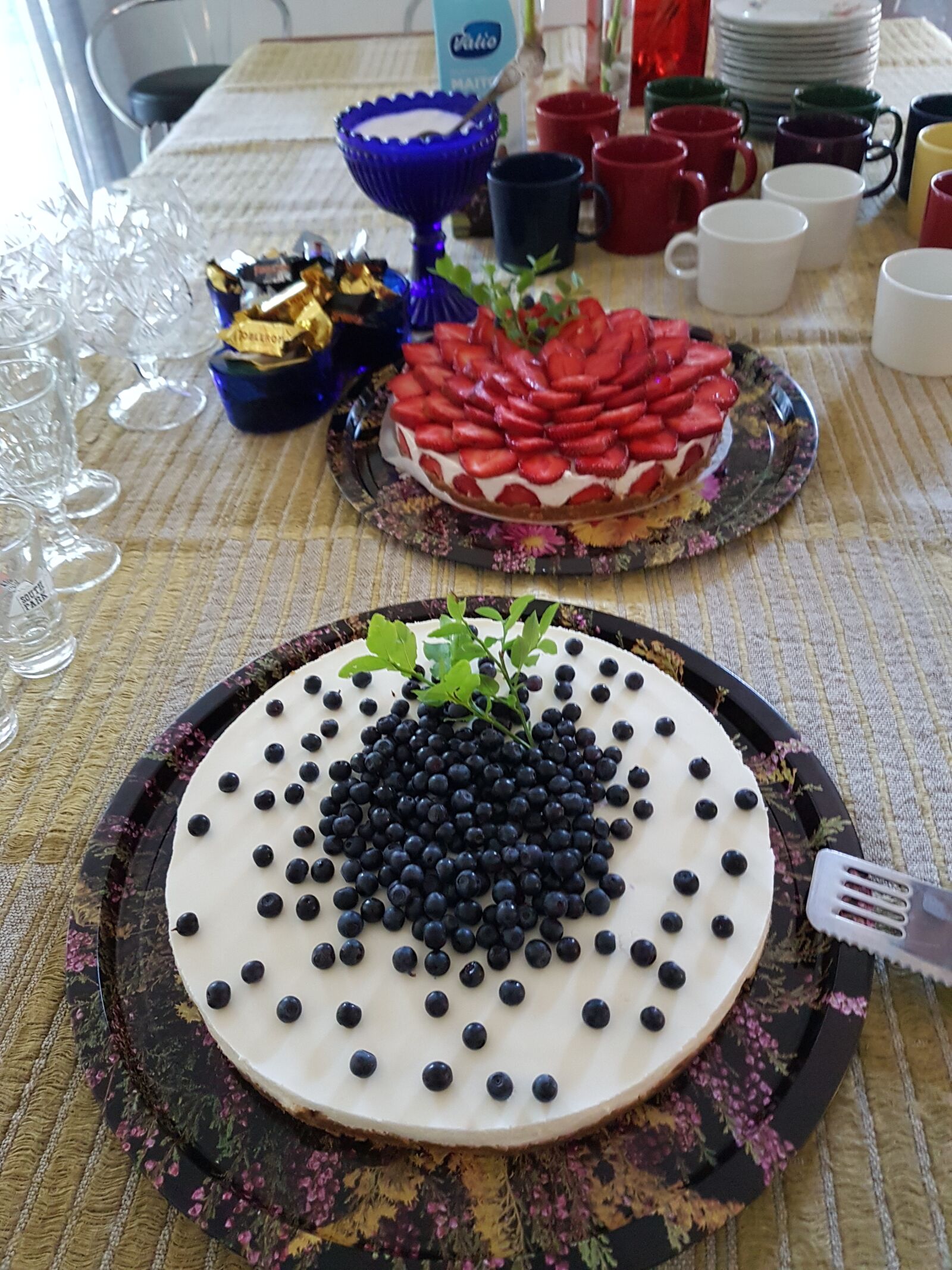 Samsung SM-G930F sample photo. Blueberry cake, strawberry cake photography