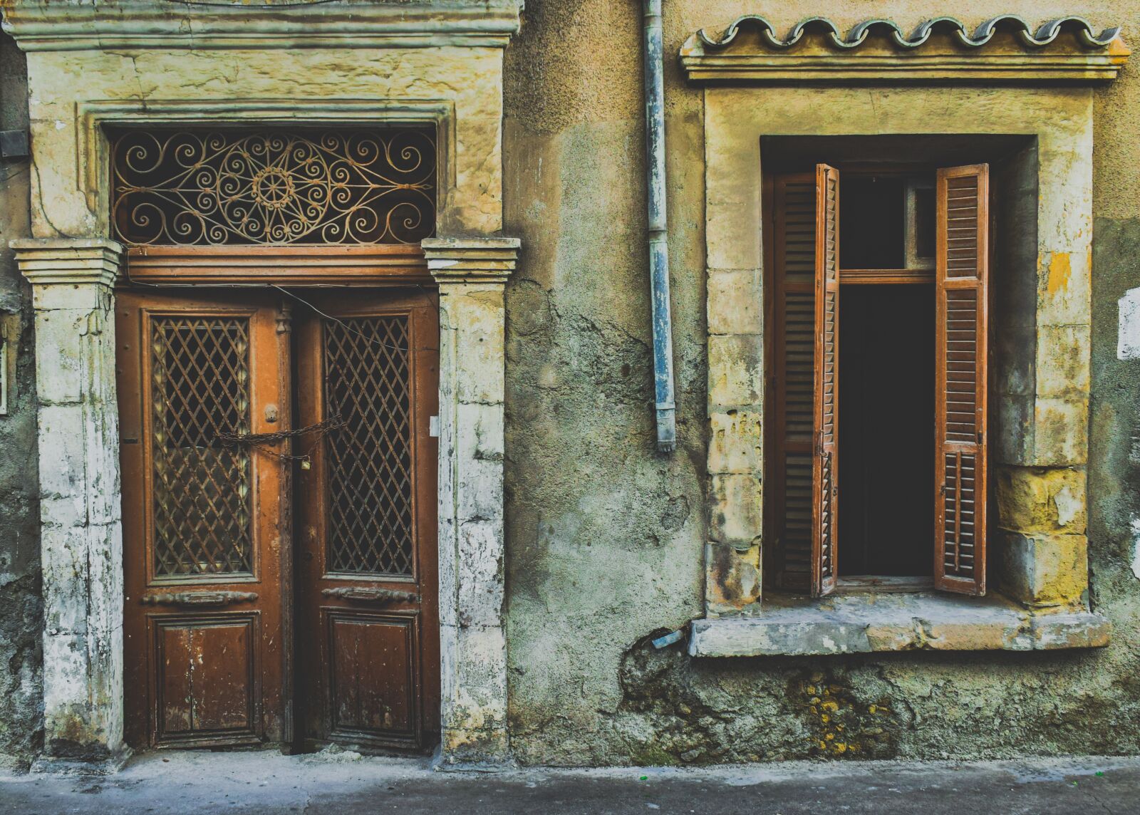 Nikon D3300 sample photo. Old house, facade, building photography