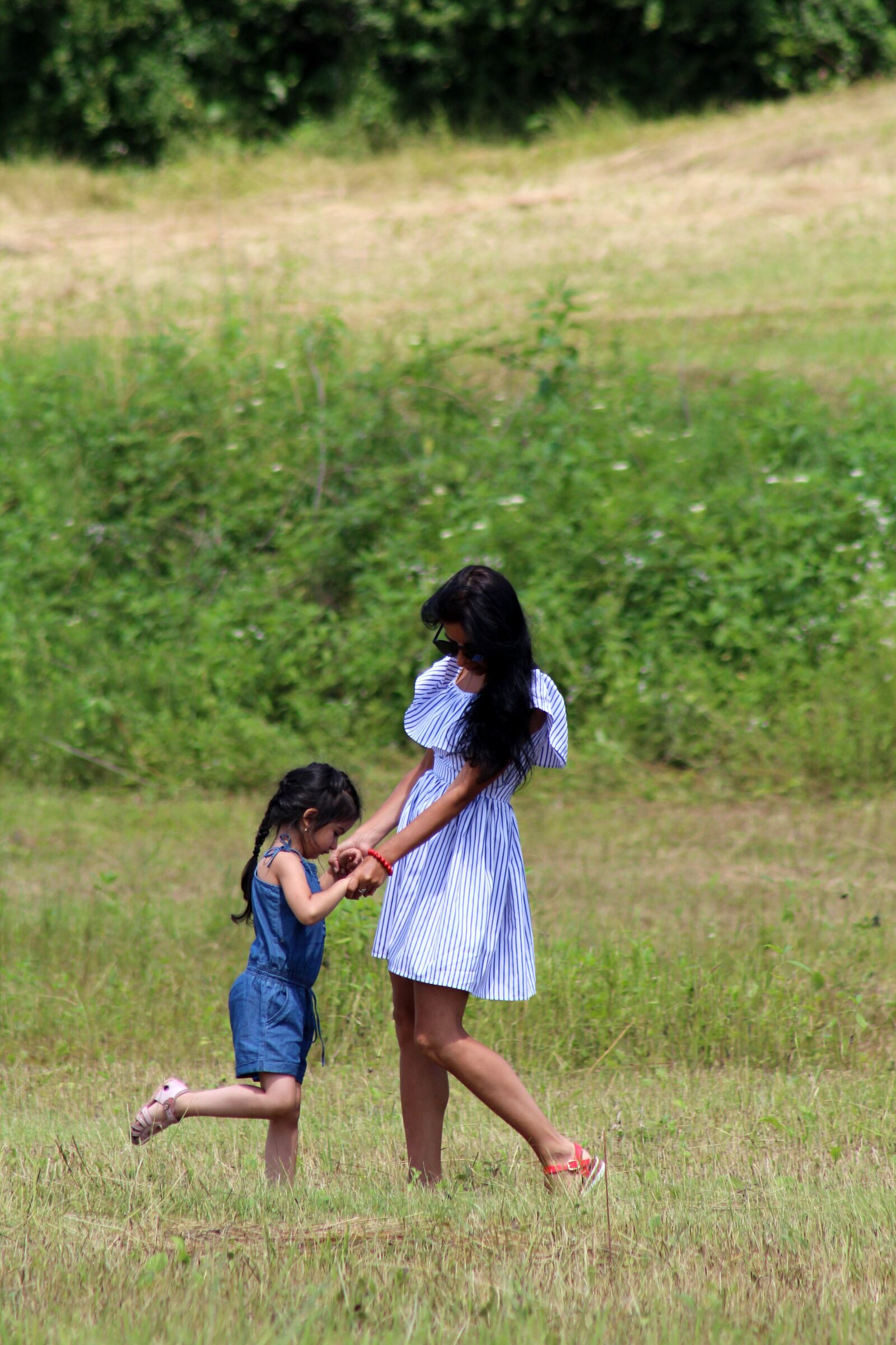 Canon EOS 600D (Rebel EOS T3i / EOS Kiss X5) sample photo. Field, girl, woman photography