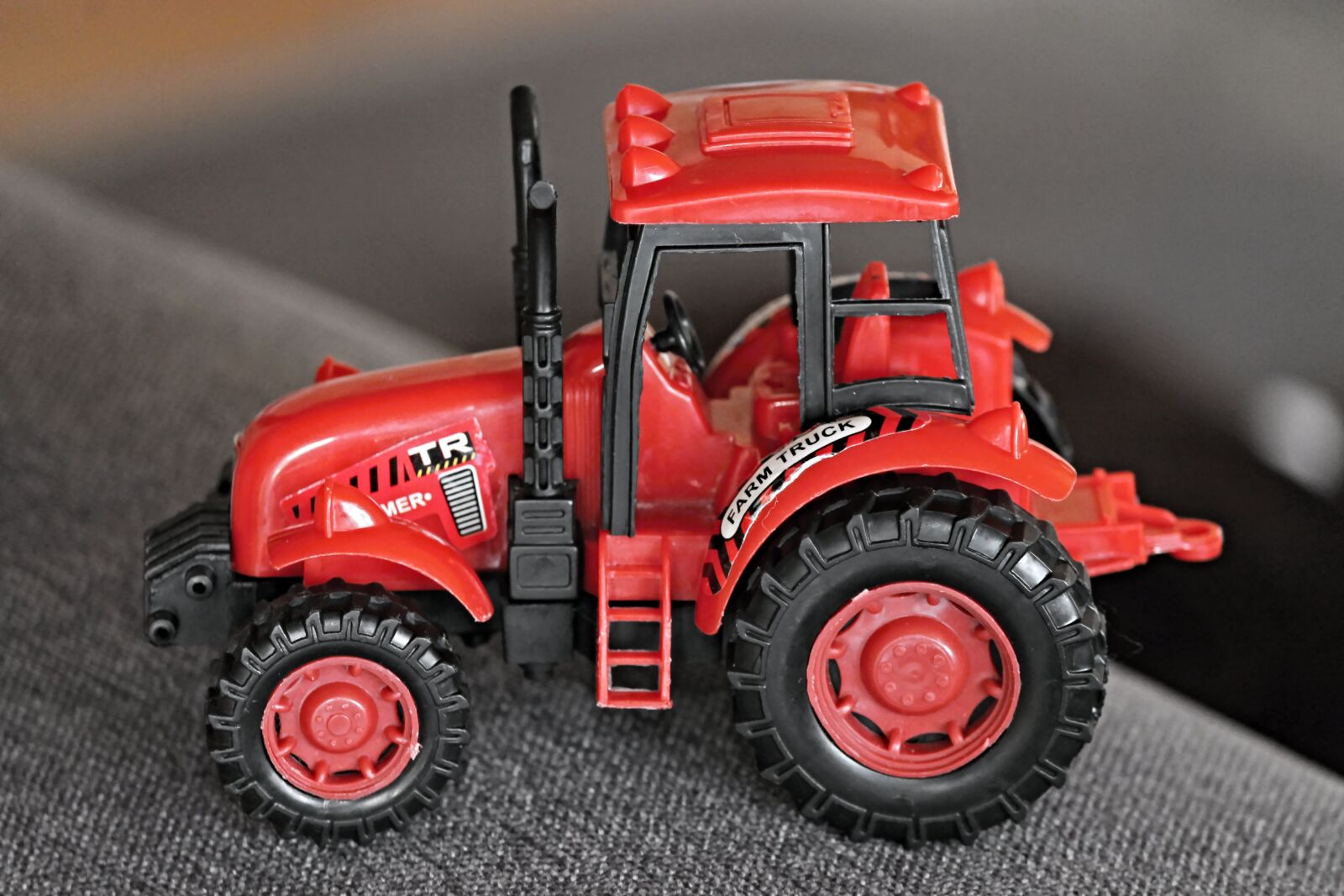 Canon EOS 1100D (EOS Rebel T3 / EOS Kiss X50) sample photo. Tractor, toys, children toys photography