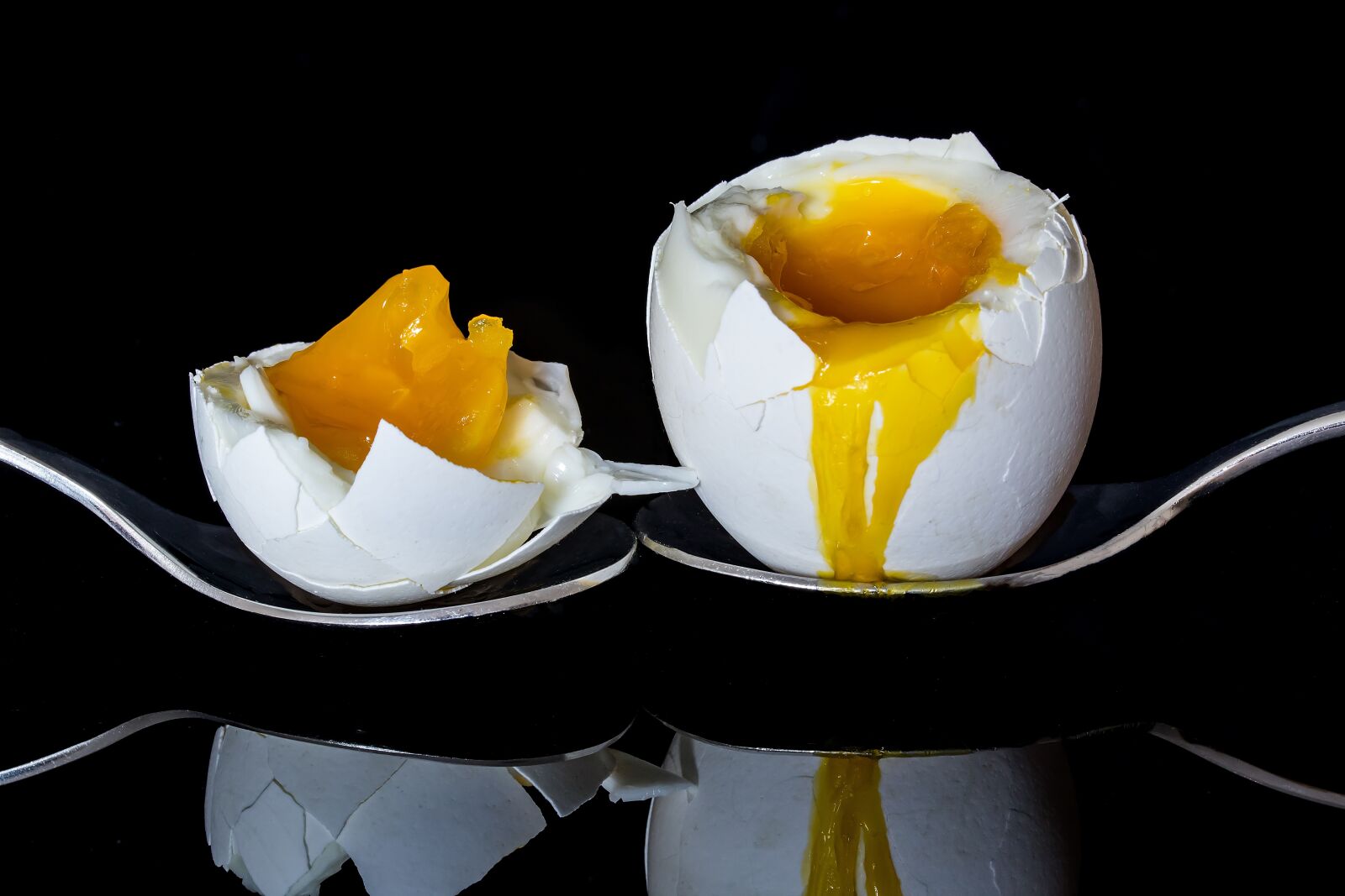 Canon EOS 750D (EOS Rebel T6i / EOS Kiss X8i) sample photo. Egg, bisected egg, boiled photography
