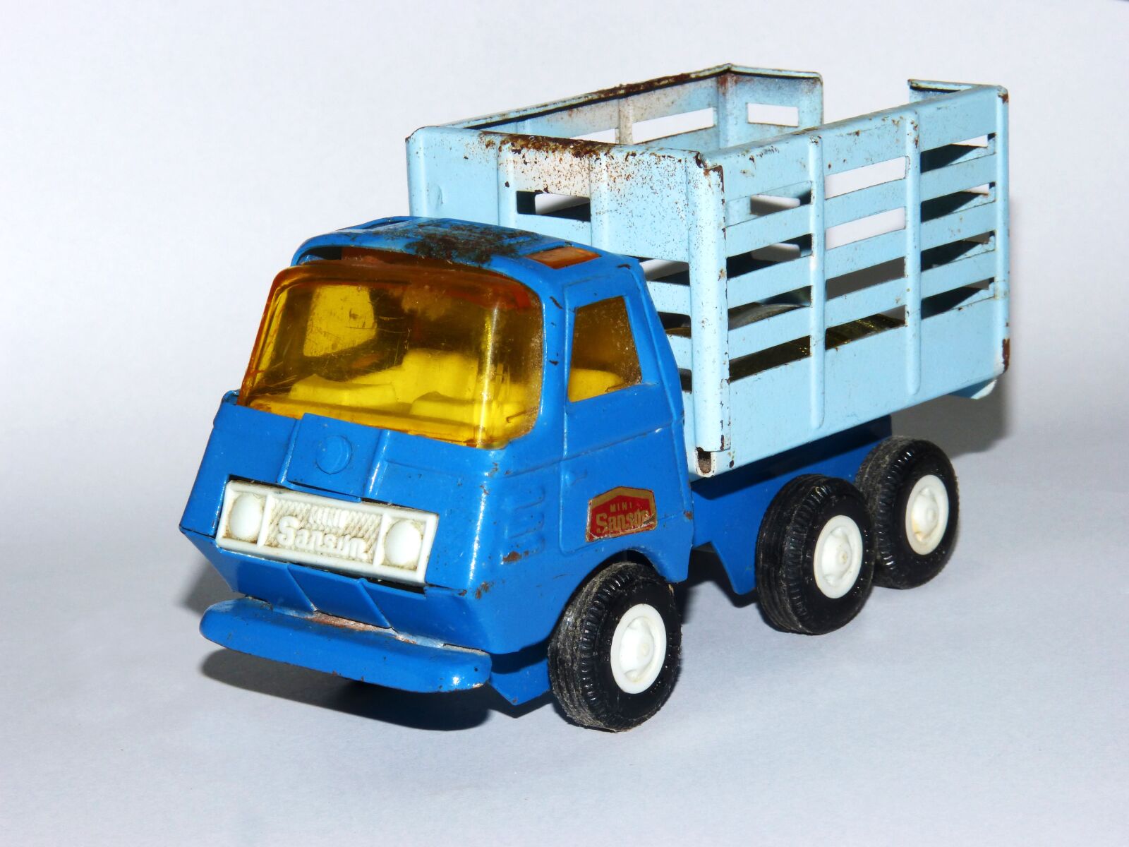 Panasonic DMC-FZ62 sample photo. Antique toy, toy truck photography