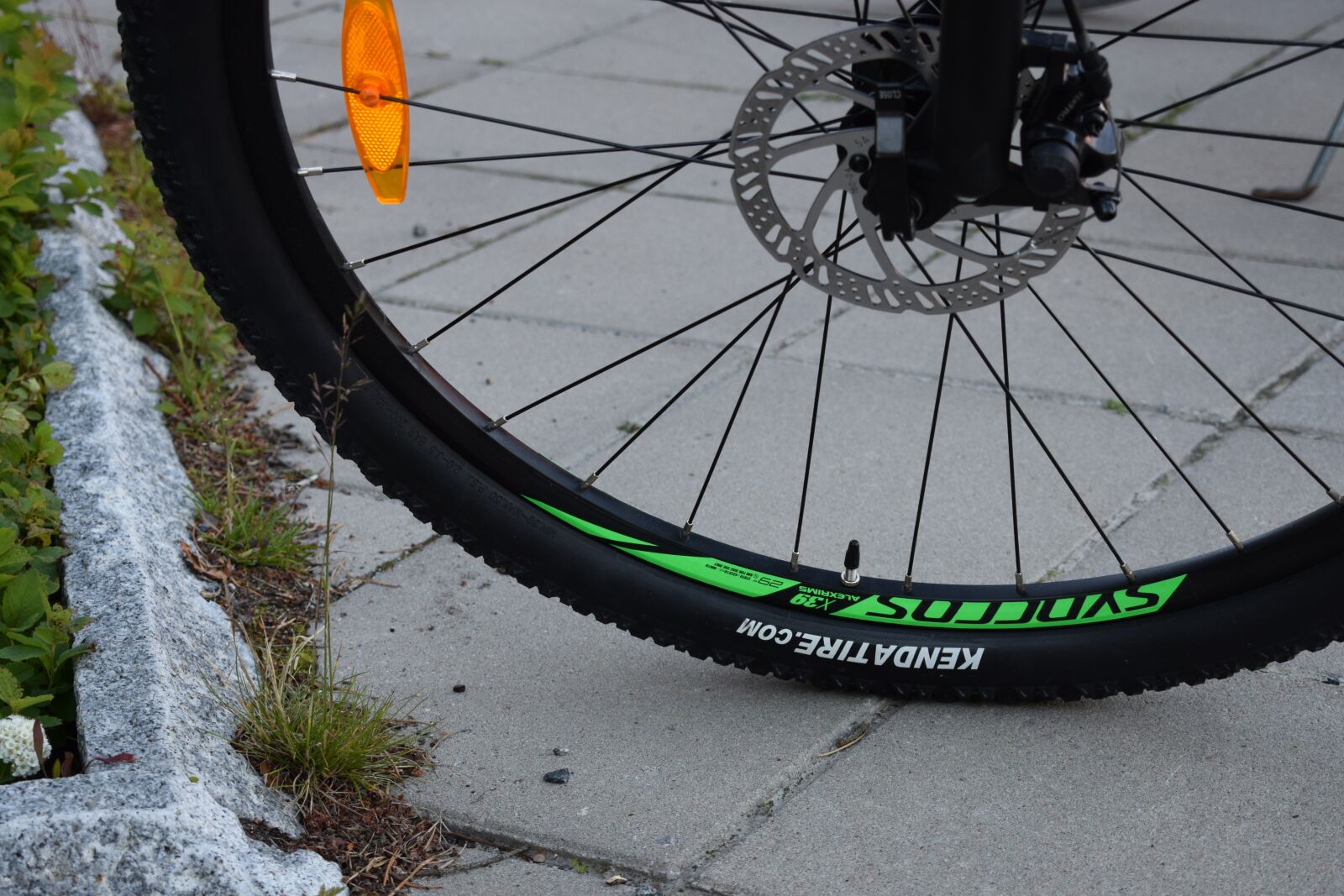 Nikon D5300 sample photo. Cycle, wheel, sidewalk photography