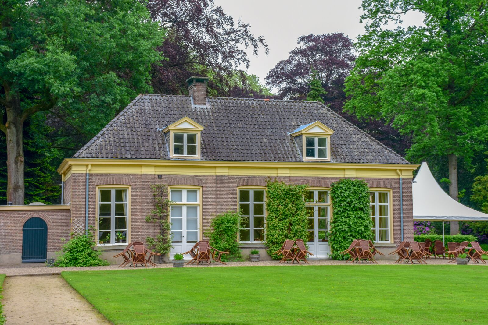 Nikon D7200 sample photo. Castle, garden, building photography