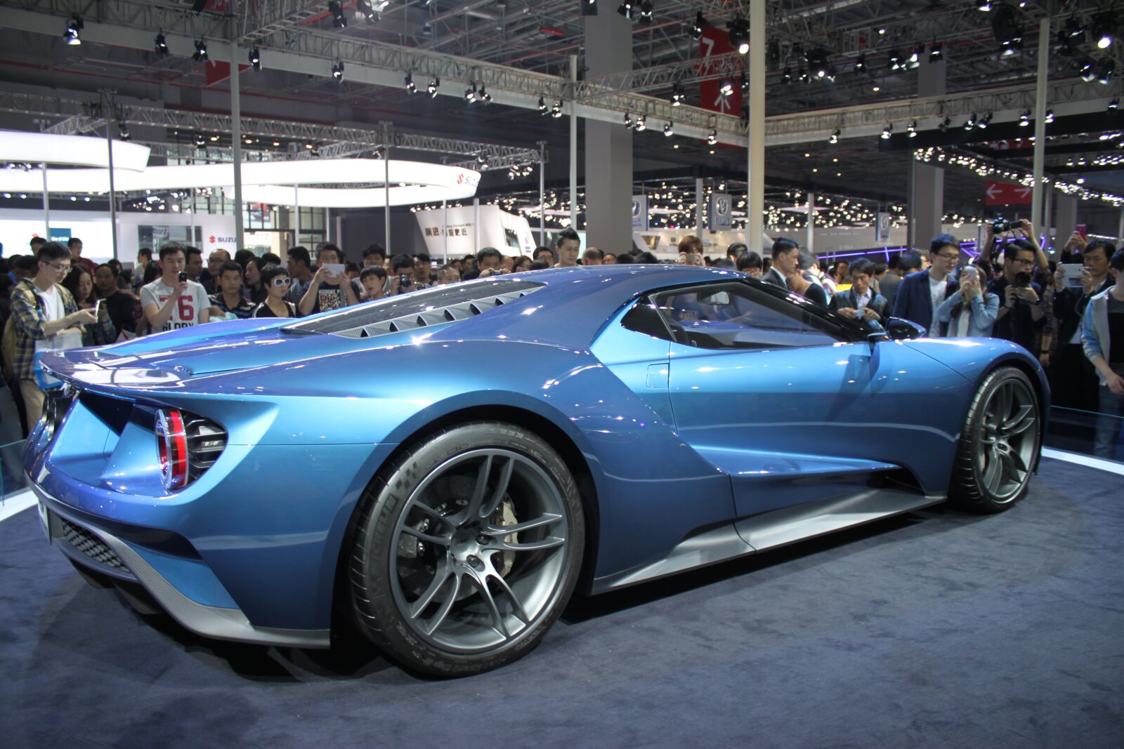 Canon EOS 500D (EOS Rebel T1i / EOS Kiss X3) sample photo. Auto show, streamline, line photography