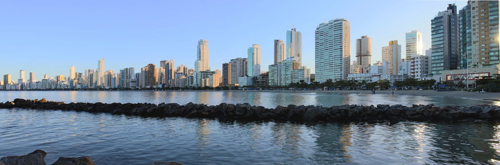 Canon EOS 700D (EOS Rebel T5i / EOS Kiss X7i) sample photo. City, beach, panorama photography