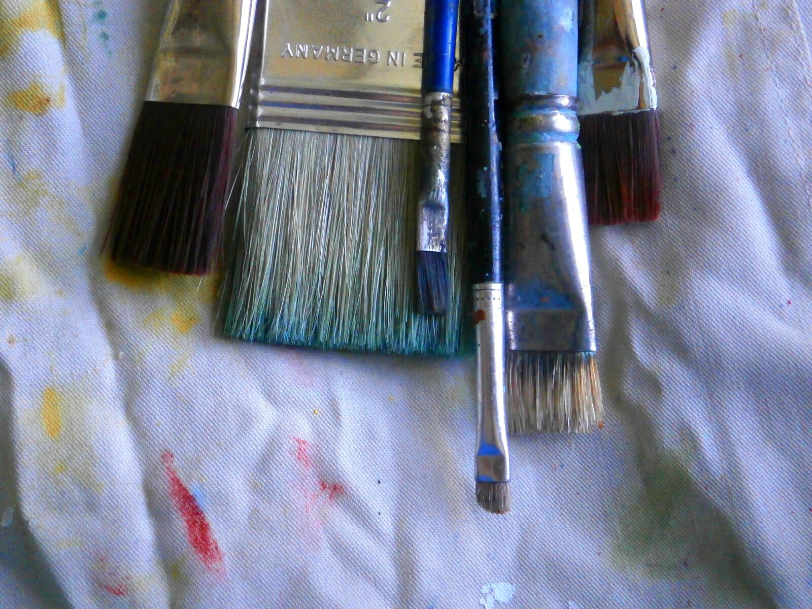 Olympus VH210 sample photo. Painter, brushes, paintbrushes photography