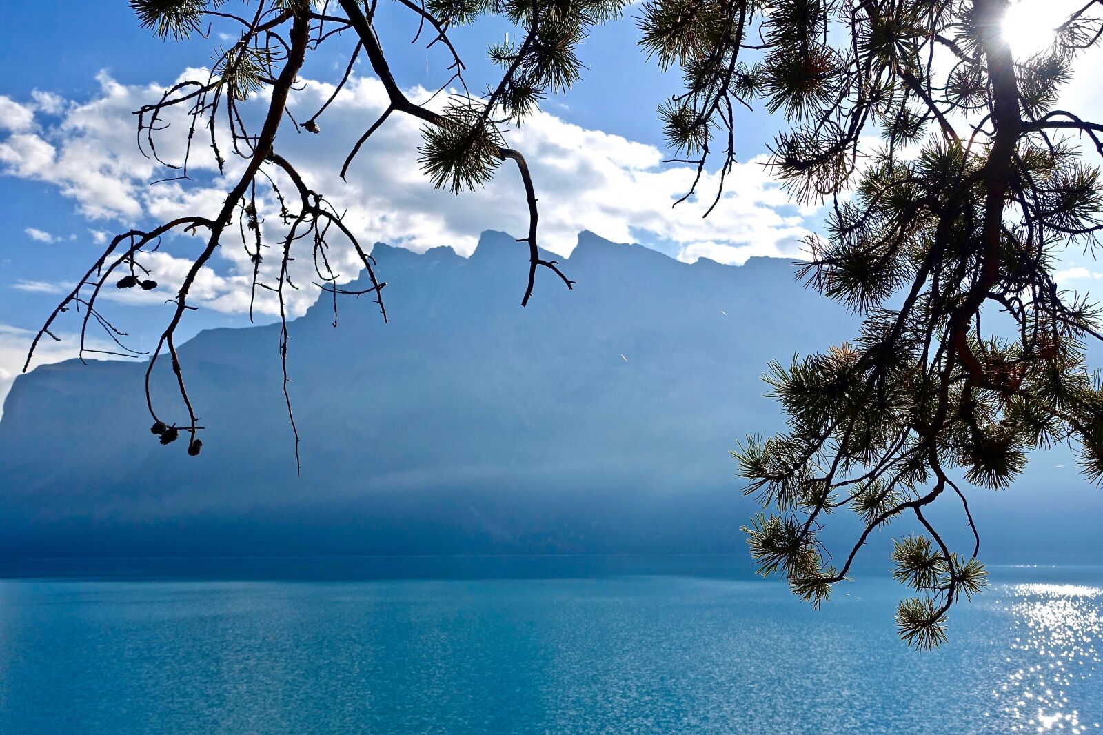 Sony Cyber-shot DSC-RX100 III sample photo. Mountains, lake, scenic photography