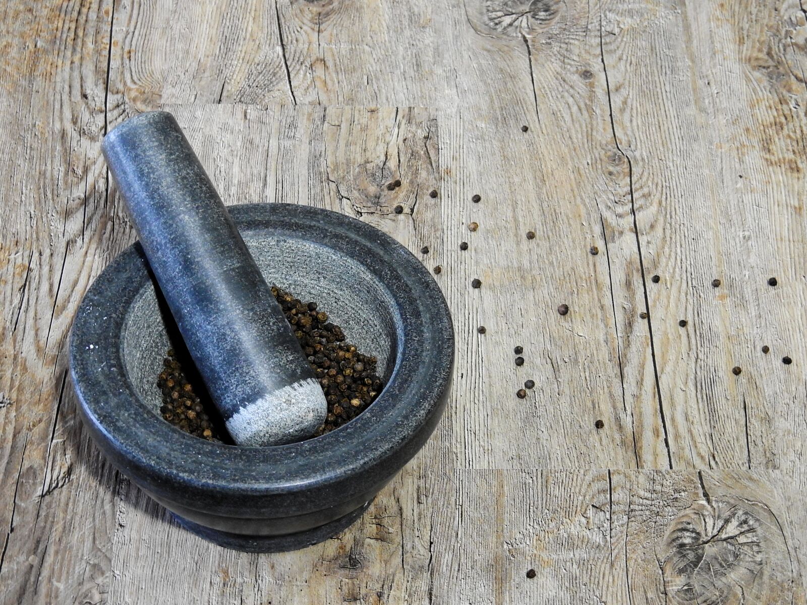 Nikon Coolpix P900 sample photo. Pepper, spice, mortar photography