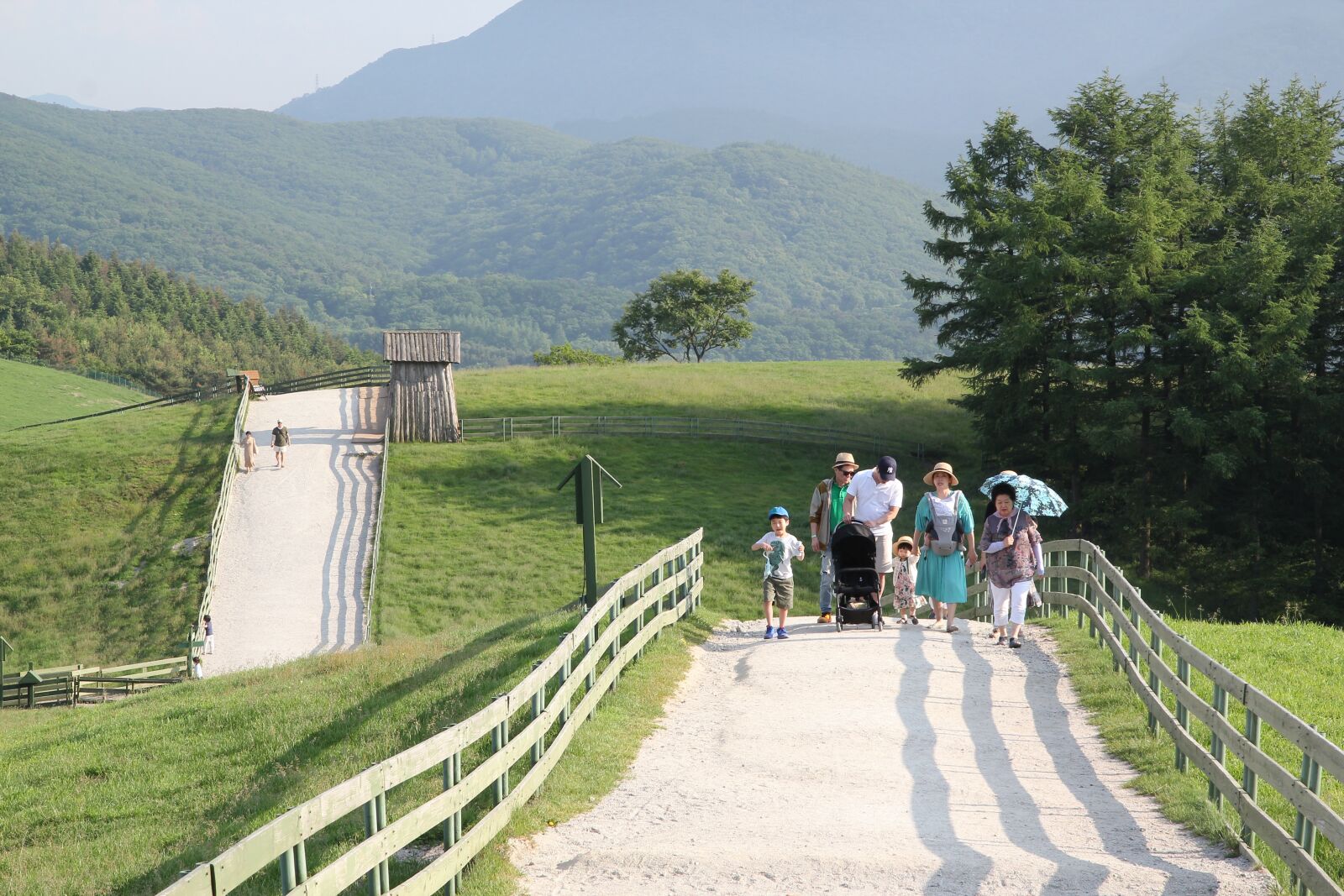 Canon EOS 550D (EOS Rebel T2i / EOS Kiss X4) sample photo. Family, mountain, korea photography