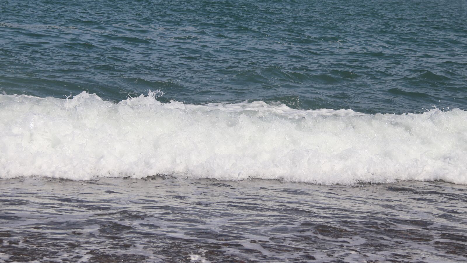 Canon EOS 800D (EOS Rebel T7i / EOS Kiss X9i) sample photo. Waves, ocean, sea photography