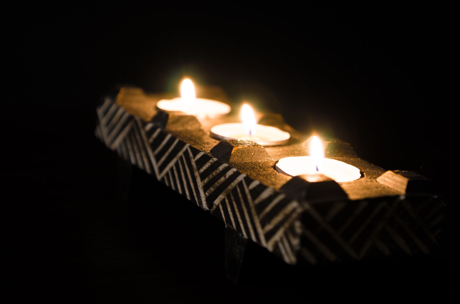 Sony DT 16-50mm F2.8 SSM sample photo. Candles, candlesticks, fire, flame photography