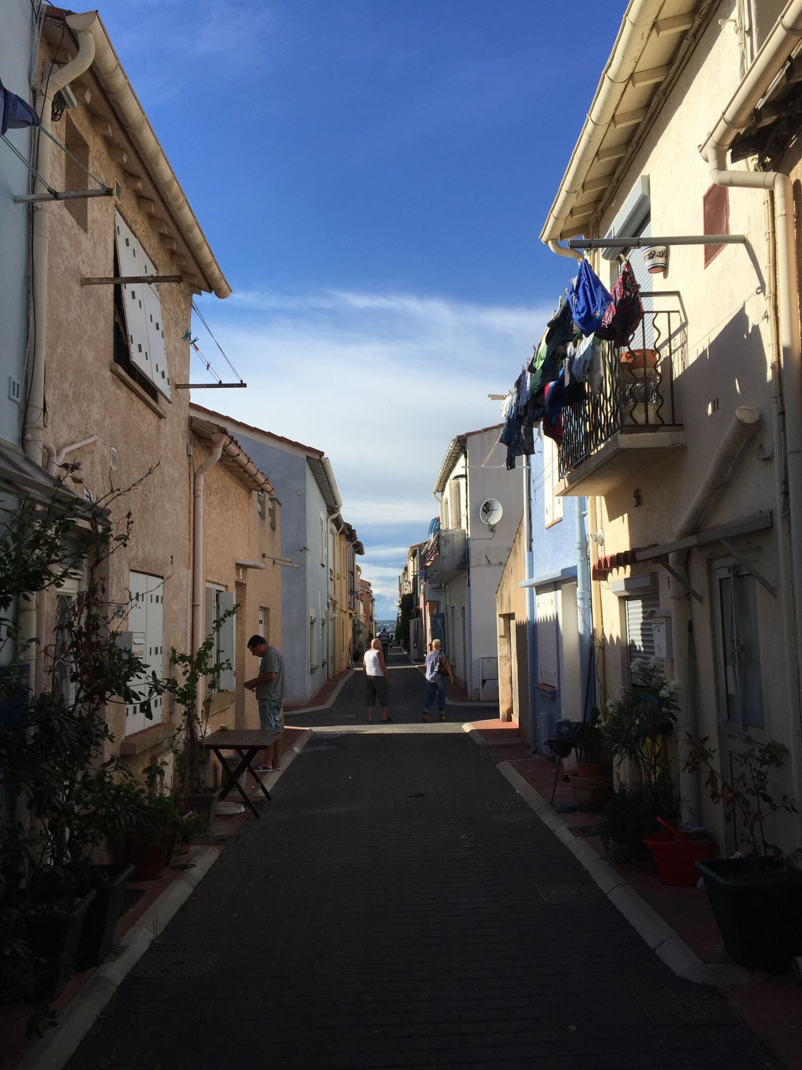 iPhone 6 Plus back camera 4.15mm f/2.2 sample photo. Sète, village, france photography
