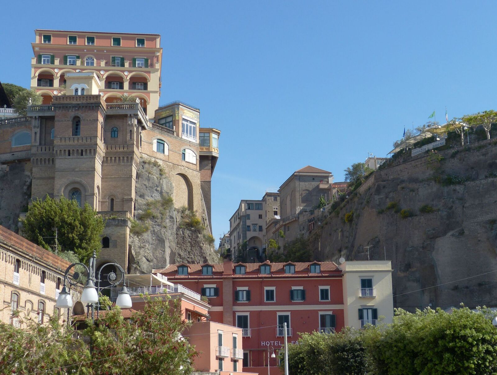 Panasonic Lumix DMC-FZ150 sample photo. Sorrento, italy, rock photography
