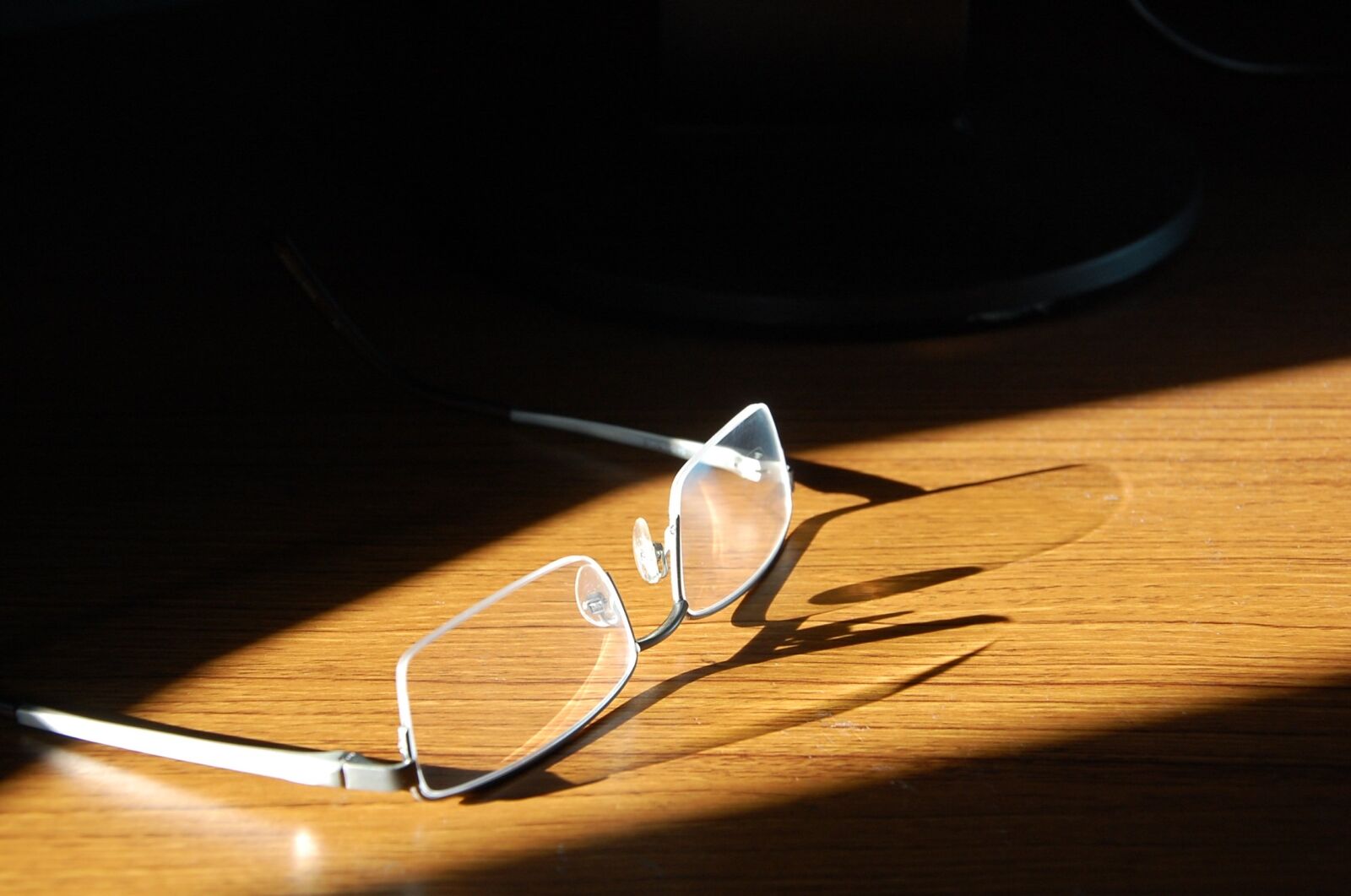 Nikon D40 sample photo. Glasses, sunlight, refraction photography
