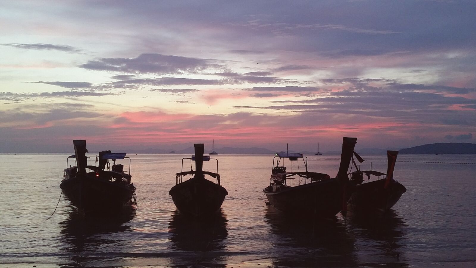 Samsung Galaxy S5 sample photo. Thailand, boats, eventide photography