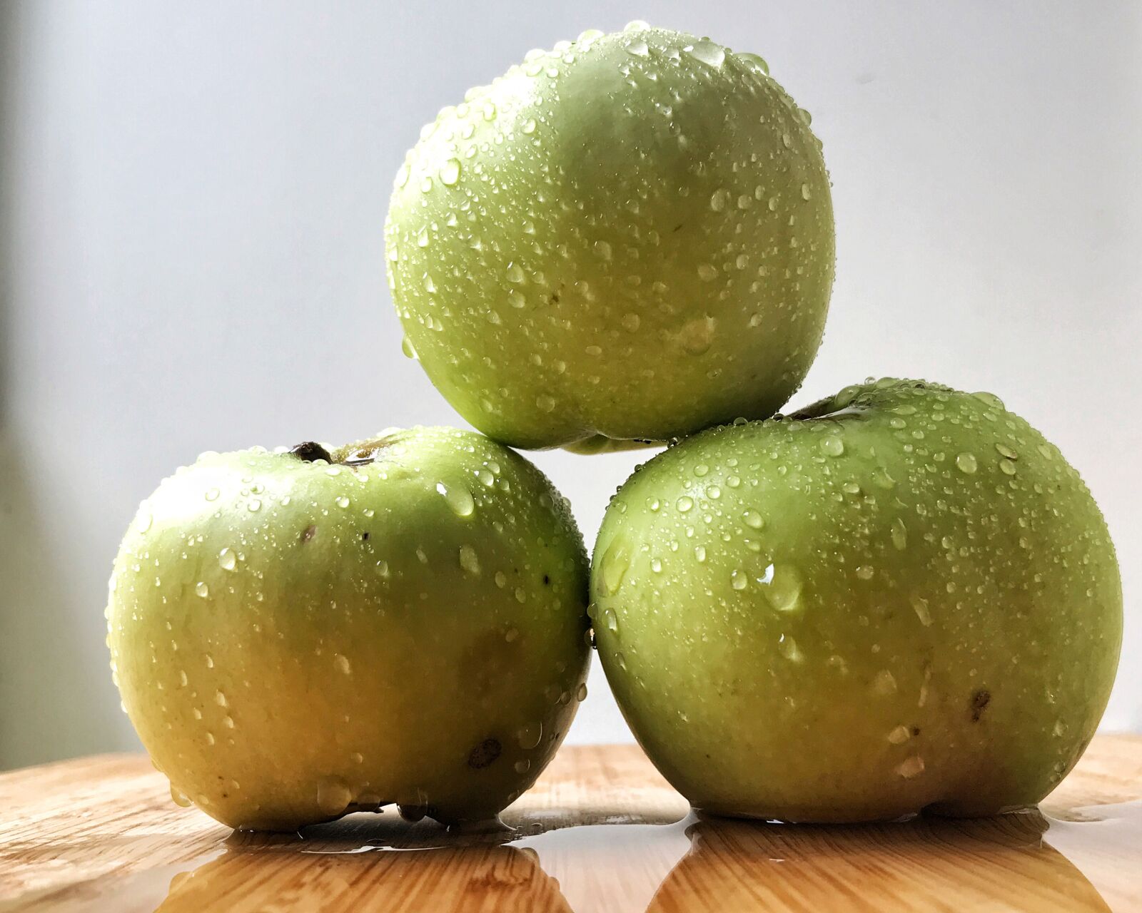 iPhone 7 back camera 3.99mm f/1.8 sample photo. Apple, apples, fruit photography