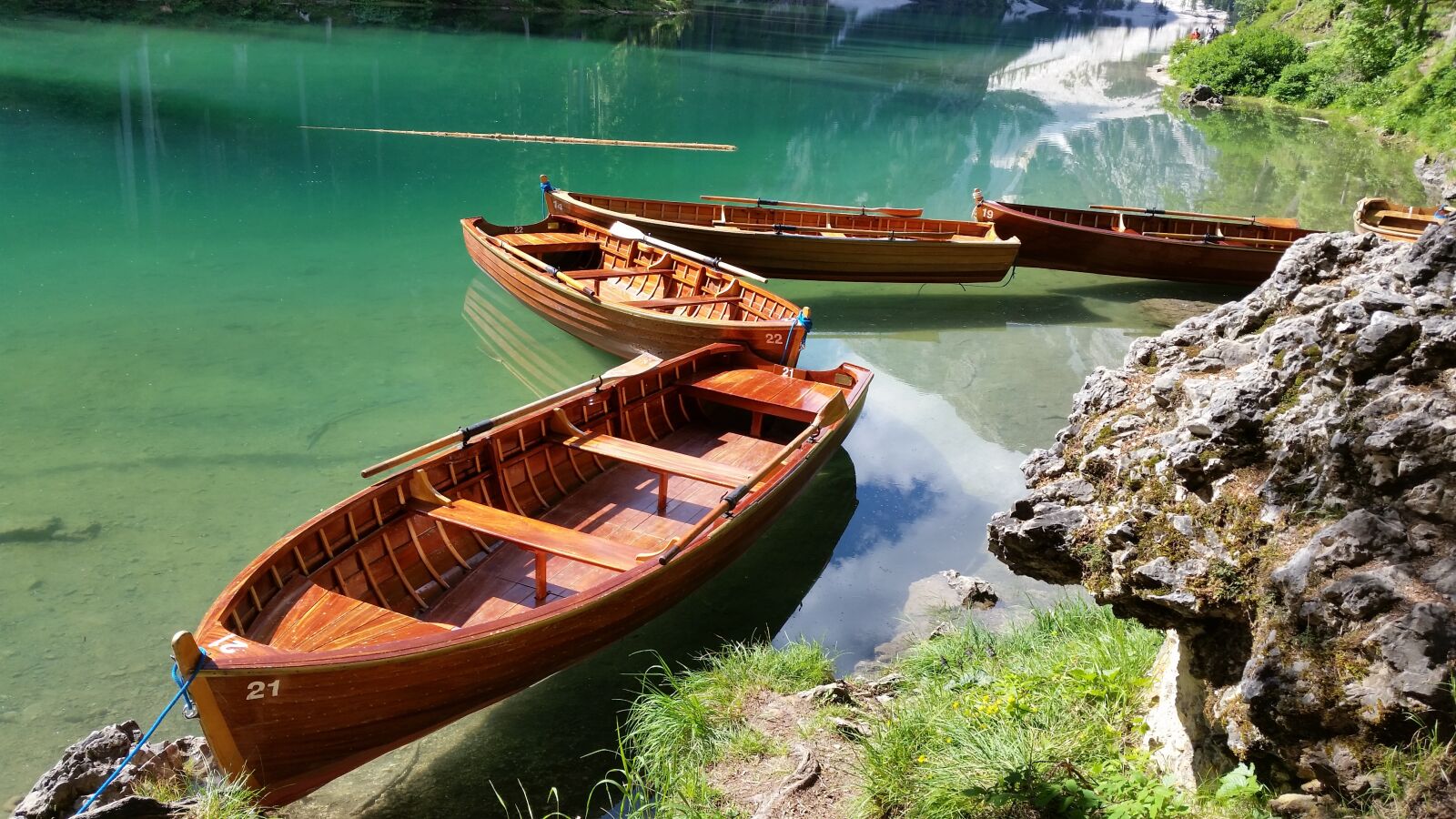 Samsung Galaxy S5 sample photo. Boats, lake, braies photography